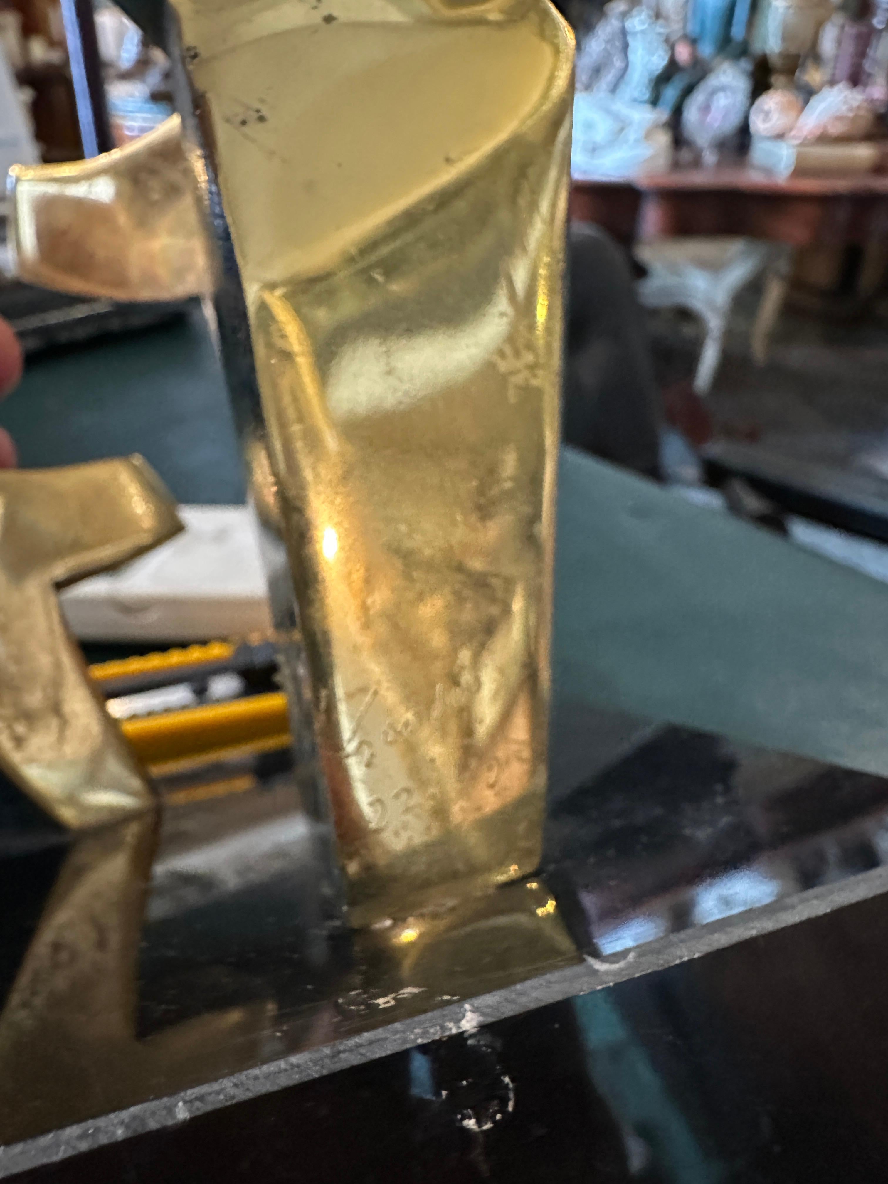 Escultura modernista de bronce dorado y mármol de los años 90 de Gaudio en venta 6