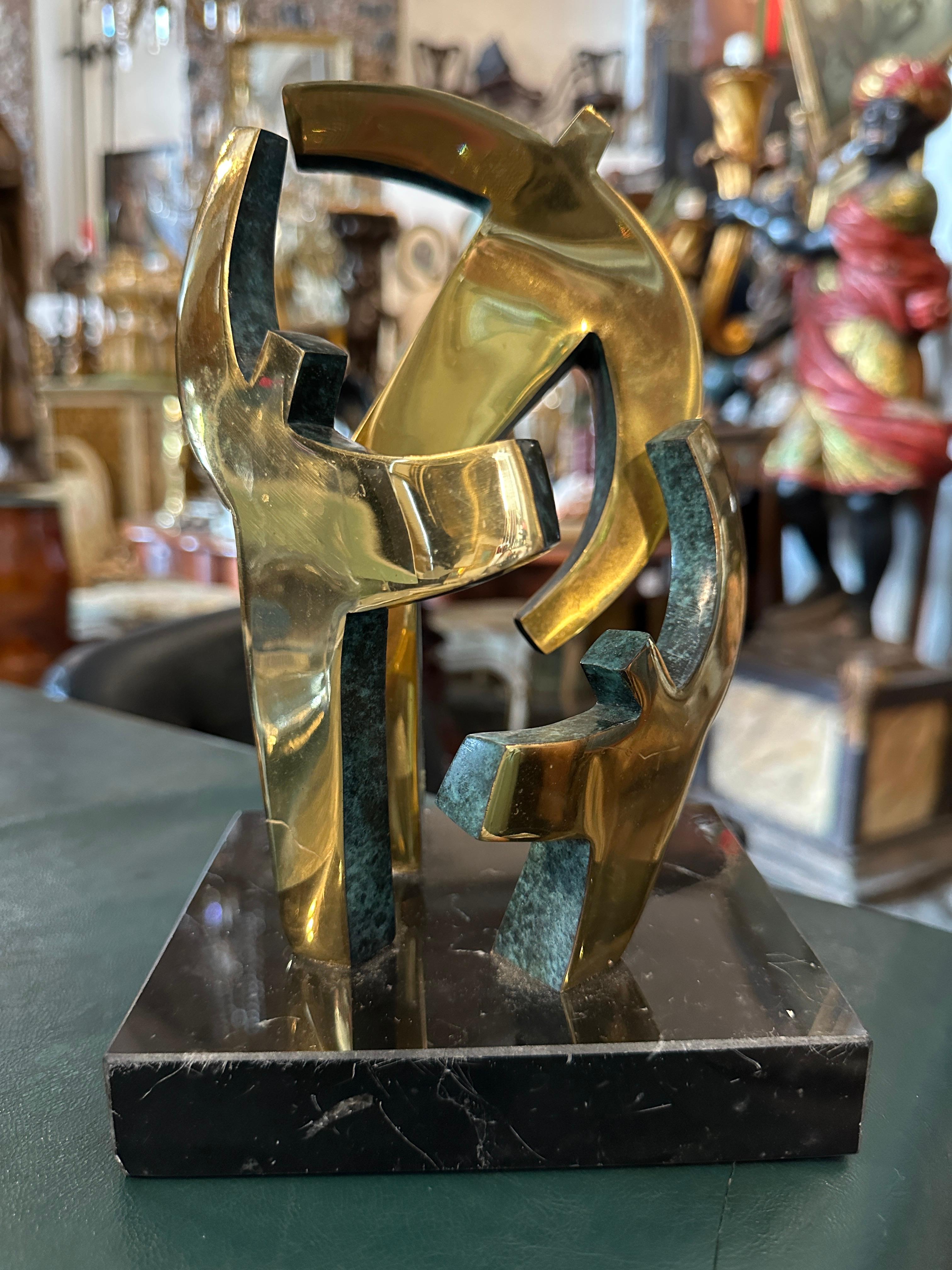 Escultura modernista de bronce dorado y mármol de los años 90 de Gaudio Español en venta