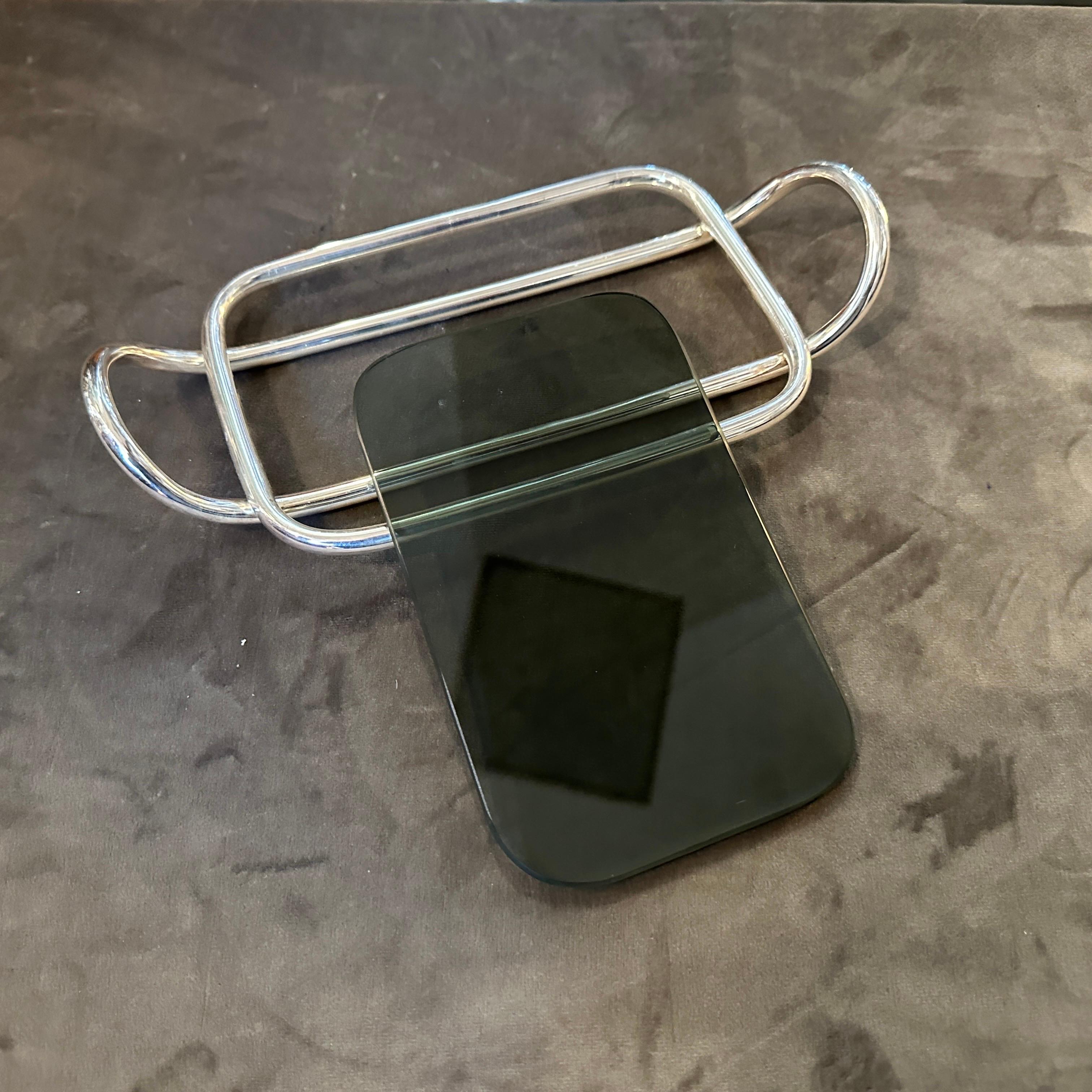 Modernistisches Lino Sabattini-Buttertablett aus versilbertem und dunkelgrauem Glas, 1990er Jahre im Angebot 1