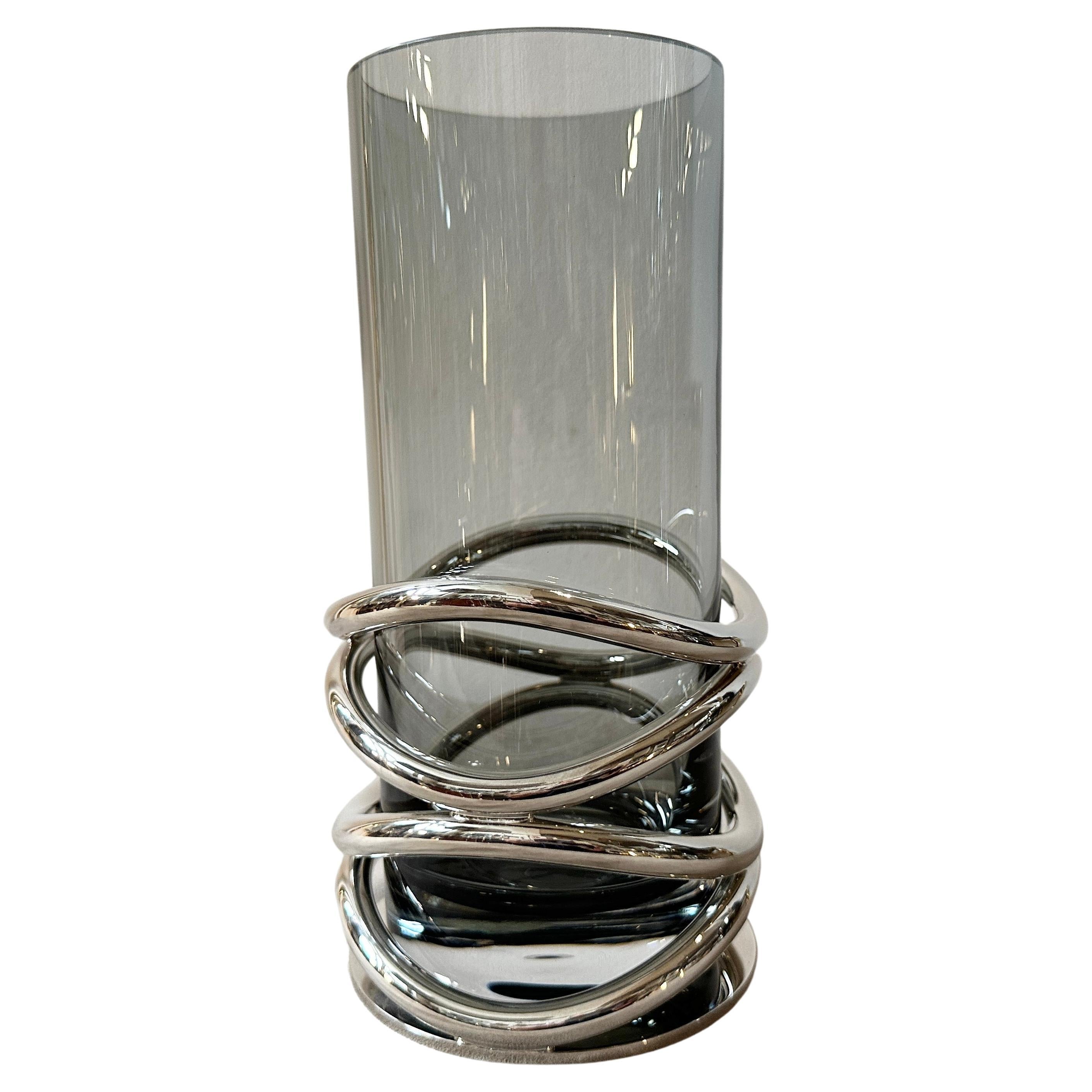 Vase français Thomas moderniste des années 1990 en métal argenté et verre fumé par Christofle
