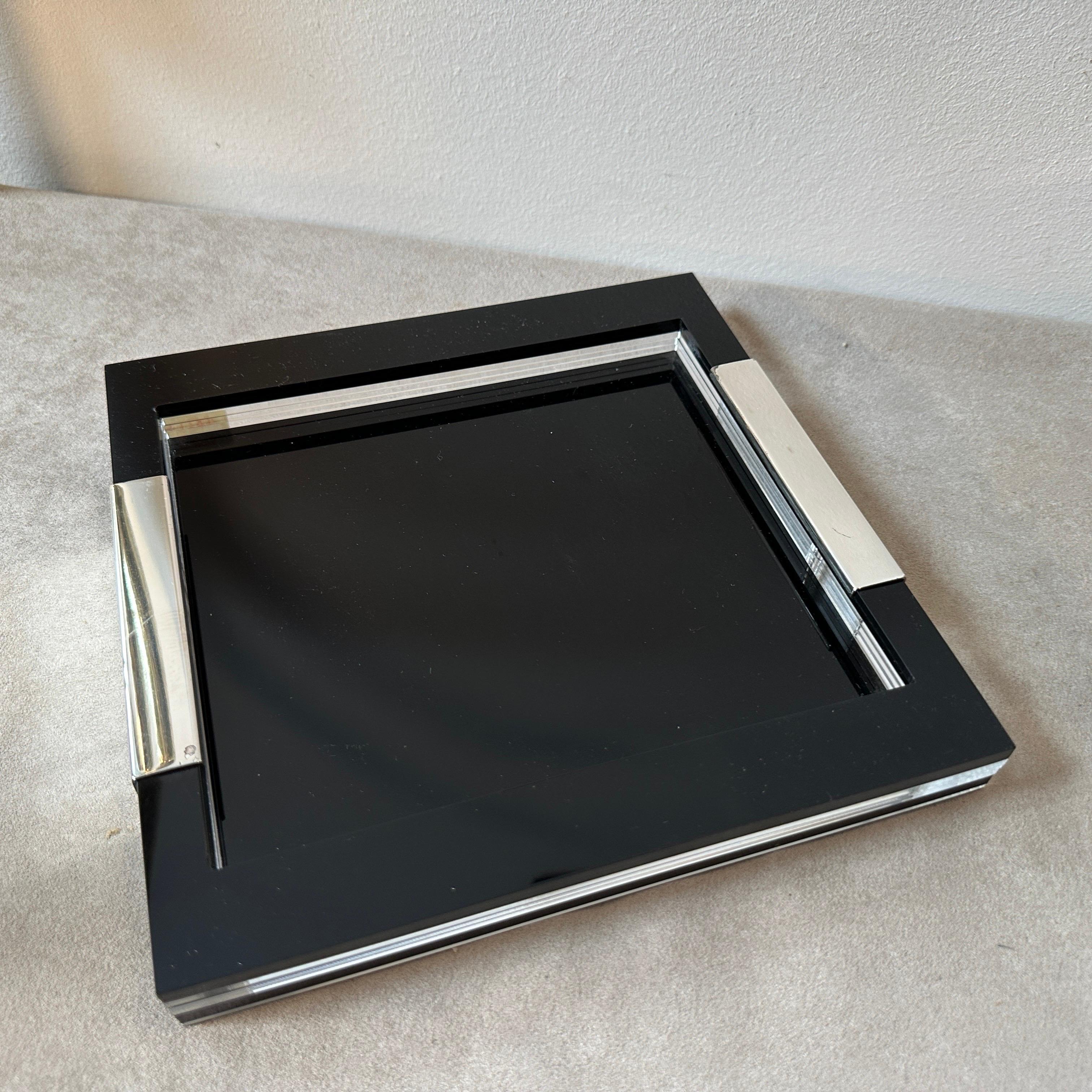 Vide-Poche moderniste des années 1990 en plexiglas blanc et transparent et carré argenté en vente 4