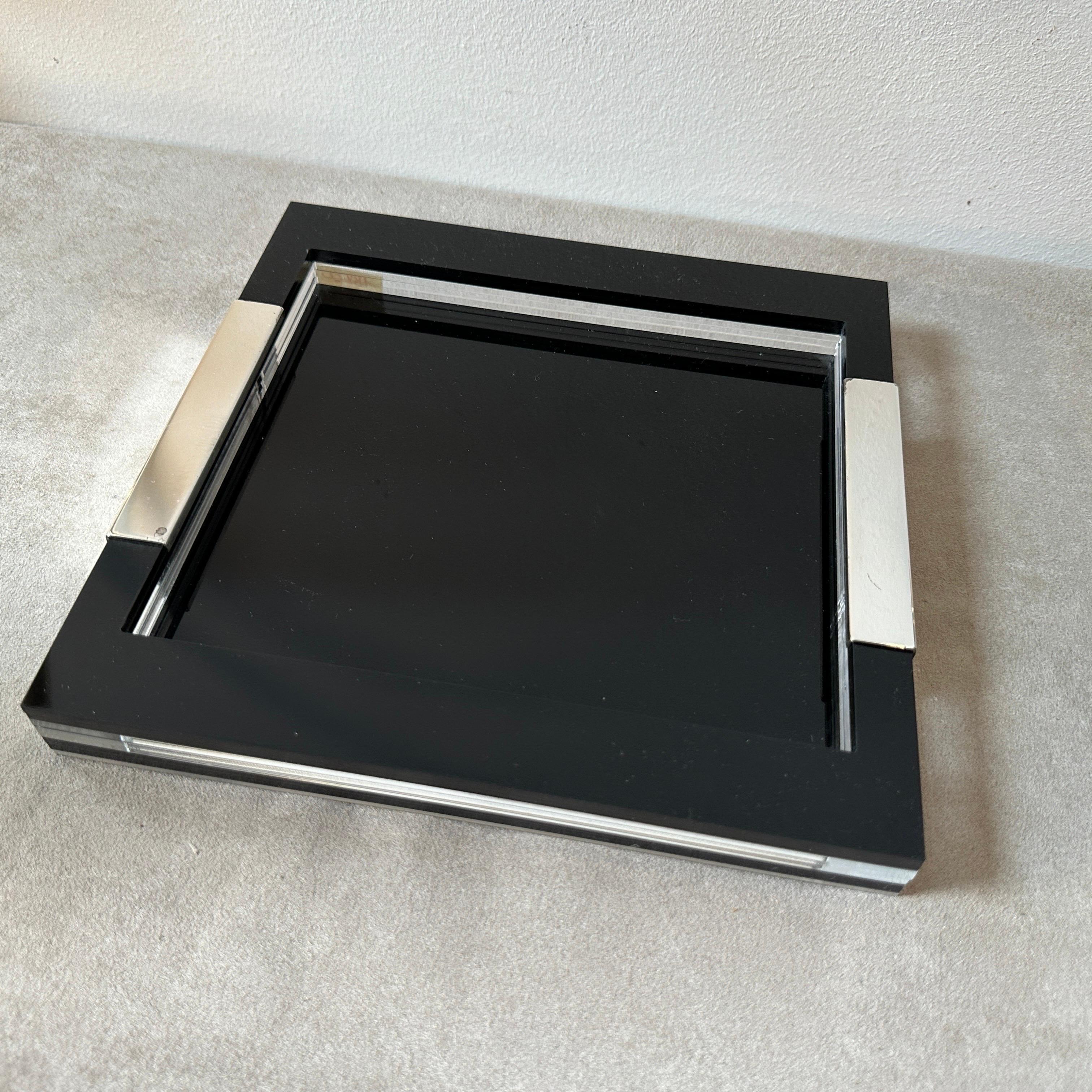 Vide-Poche moderniste des années 1990 en plexiglas blanc et transparent et carré argenté en vente 2