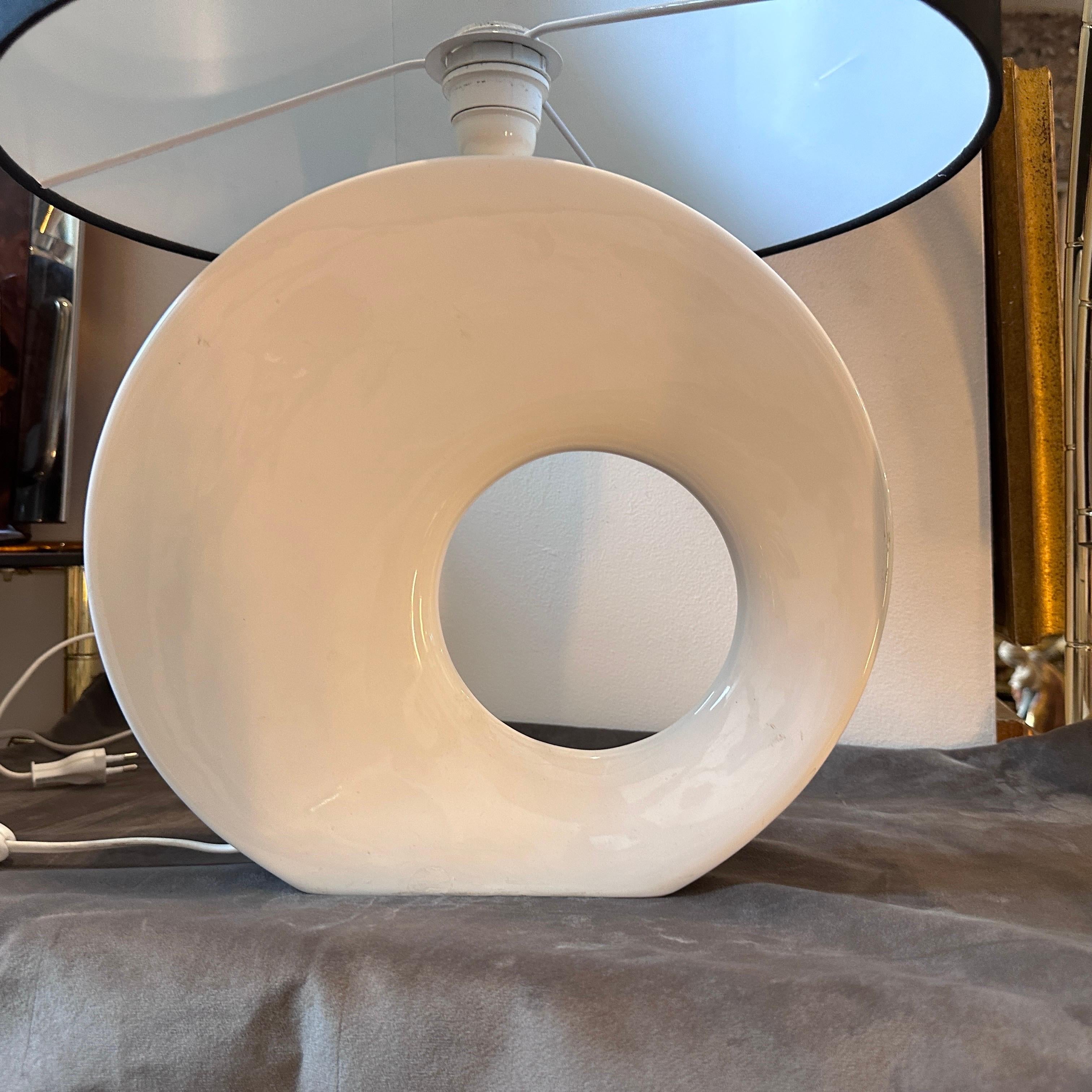1990s Modernist White Porcelain German Table Lamp by Rosenthal In Good Condition For Sale In Aci Castello, IT