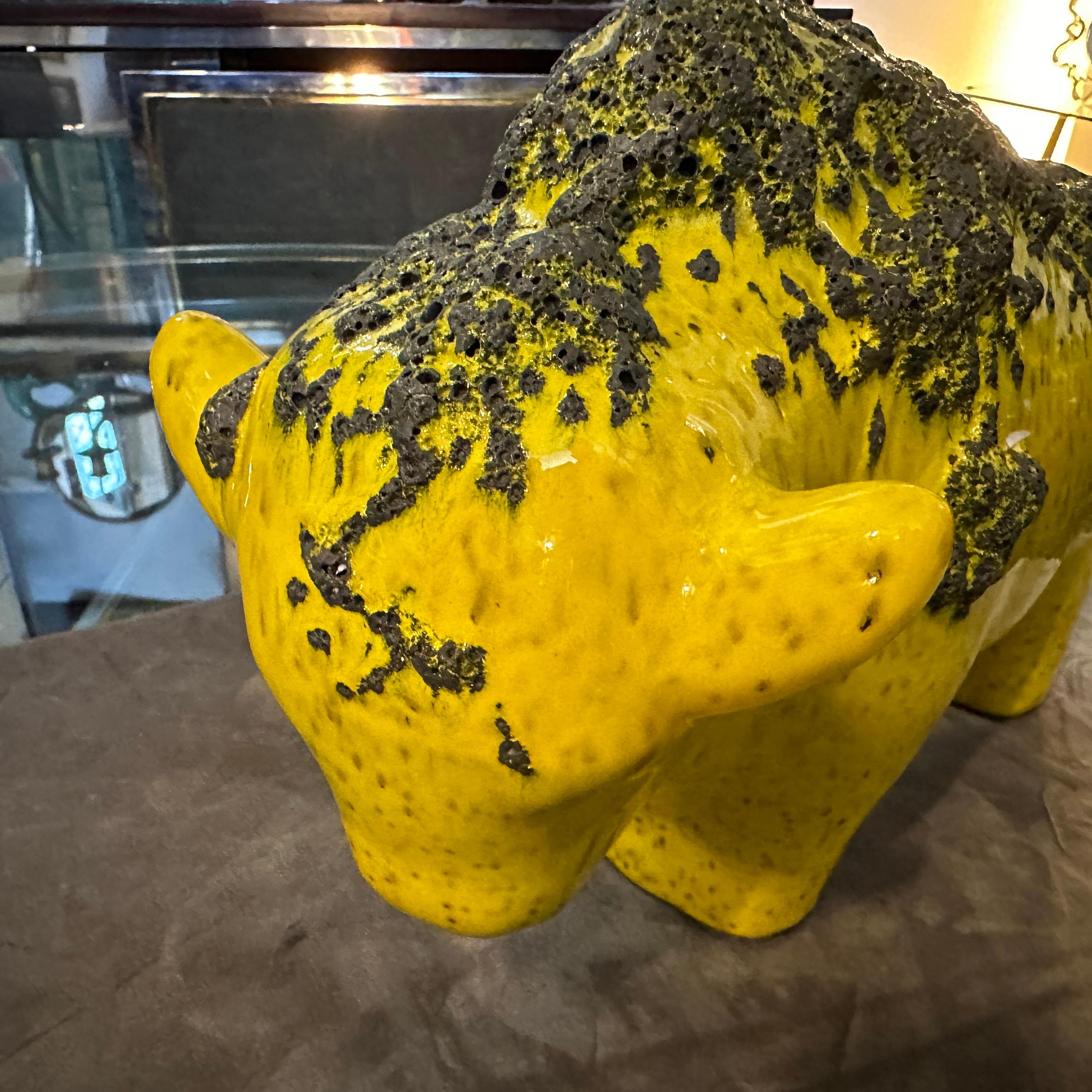 Ceramica Modernista degli anni '90 in ceramica lava grassa gialla e nera Bisonte tedesco in vendita