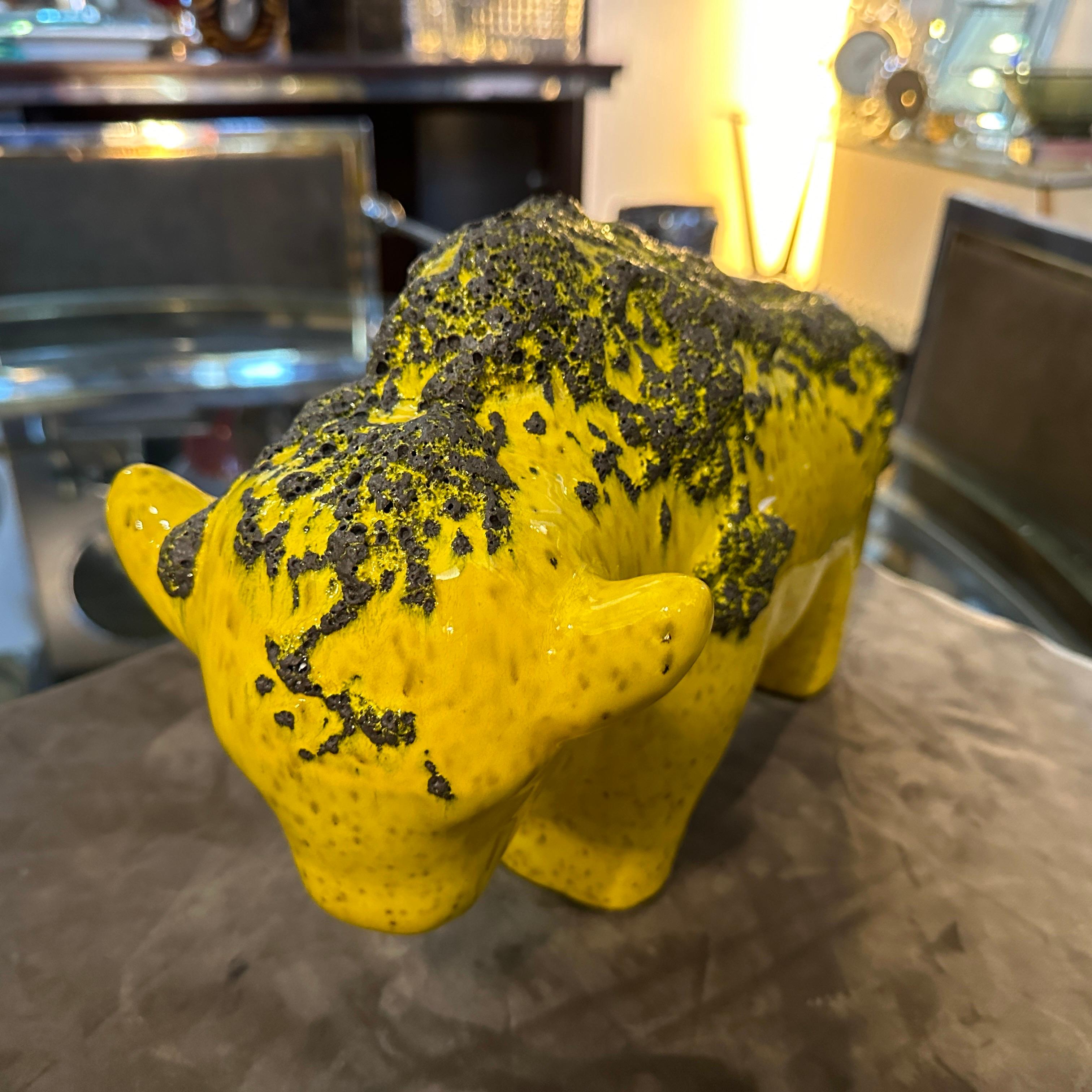 Modernista degli anni '90 in ceramica lava grassa gialla e nera Bisonte tedesco in vendita 1