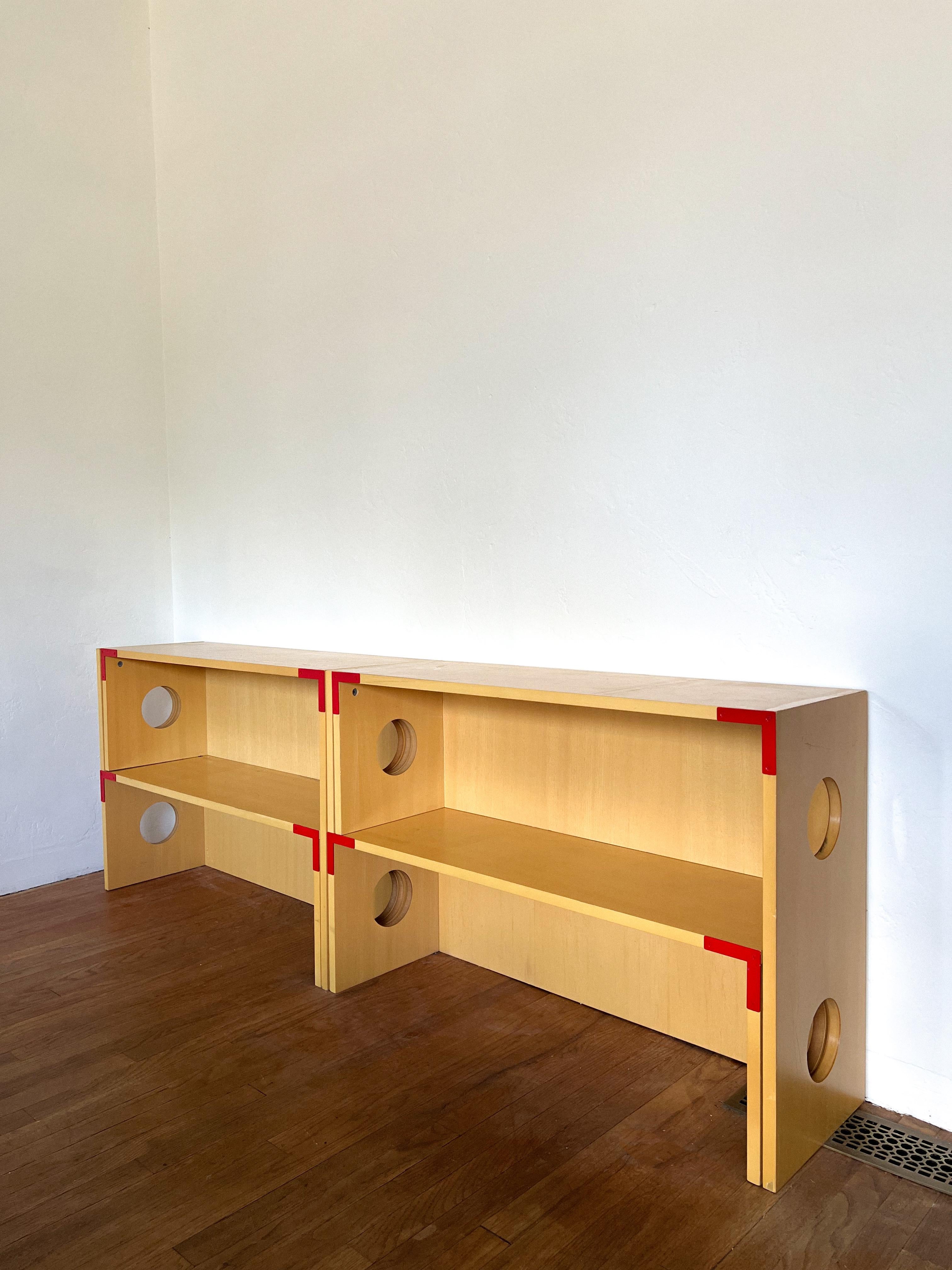 Estantería modular postmoderna de abedul de los años 90 al estilo de Philippe Starck finales del siglo XX en venta