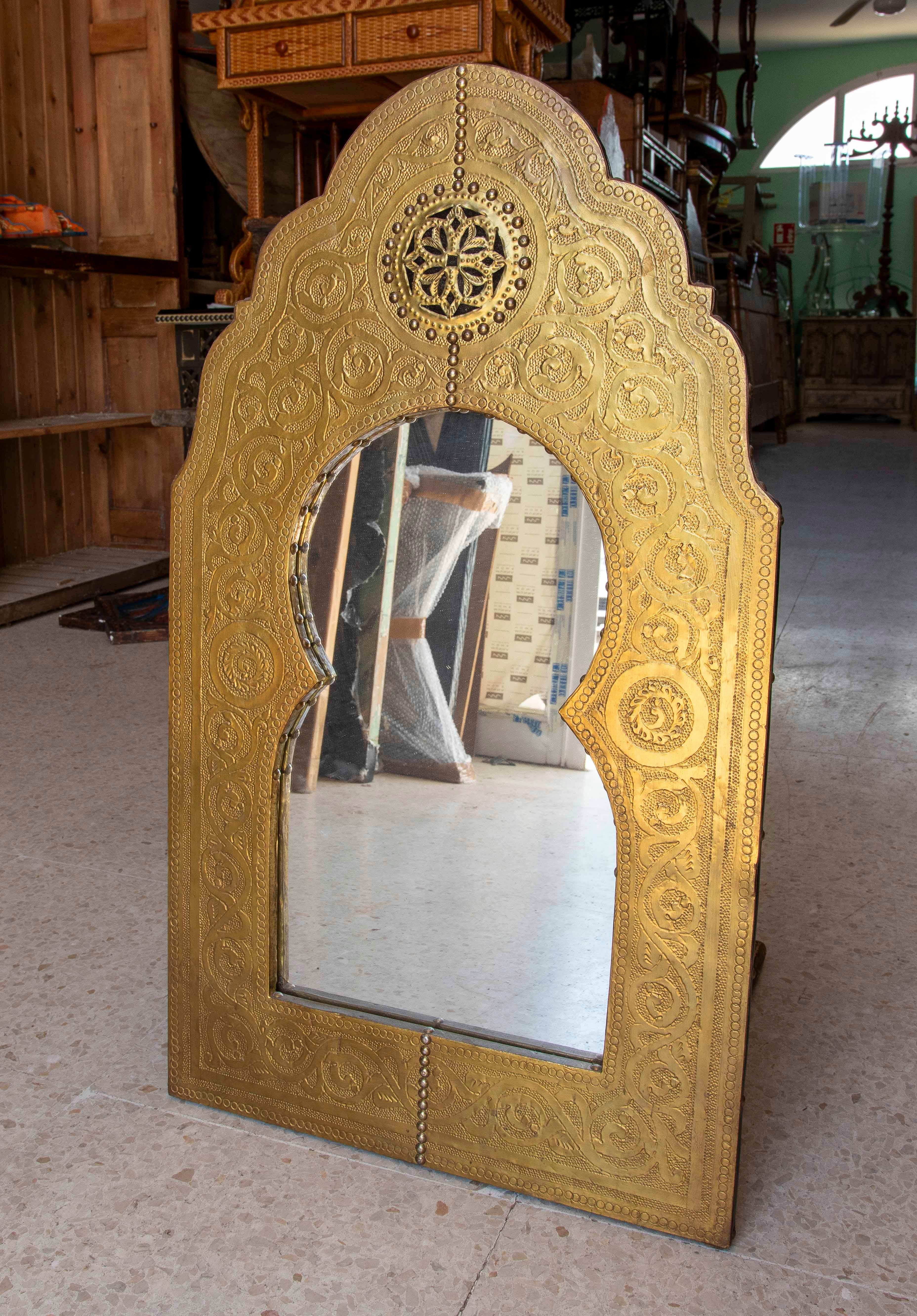 1990s Moorish Syle Gilded Metal Wall Mirror In Good Condition For Sale In Marbella, ES