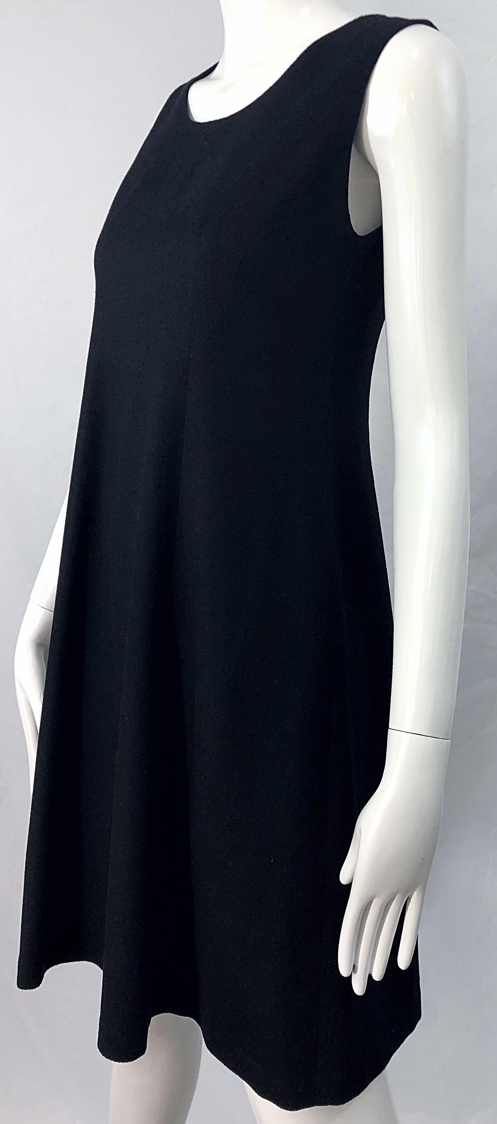 1990er Morgan Le Fay by Liliana Casbal Minimalistisches Vintage-Kleid aus schwarzer Wolle aus den 90ern im Angebot 4