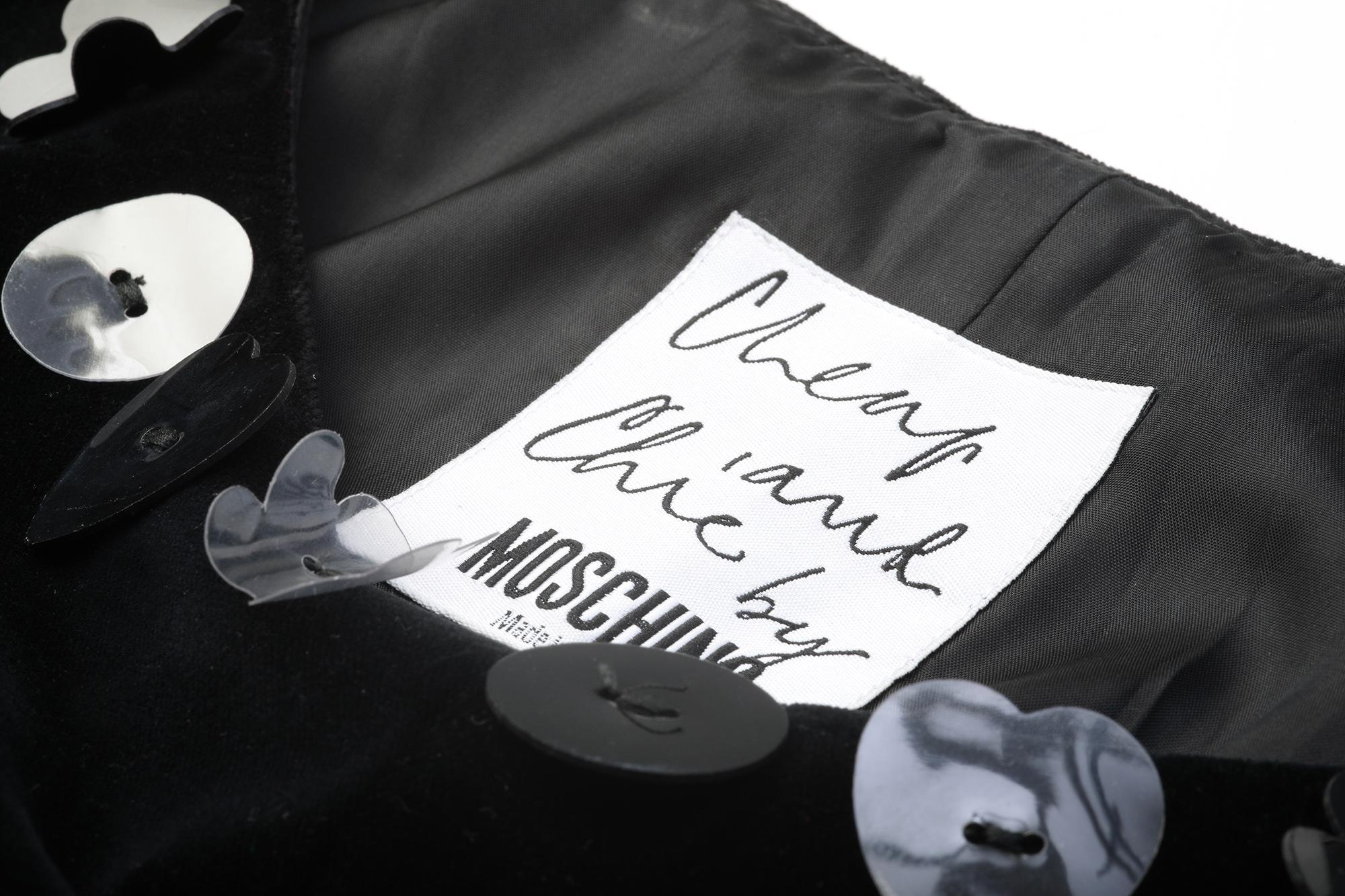 1990er Moschino Schwarzes Samtkleid mit neuartigen Vinyl-Applikationen im Angebot 3