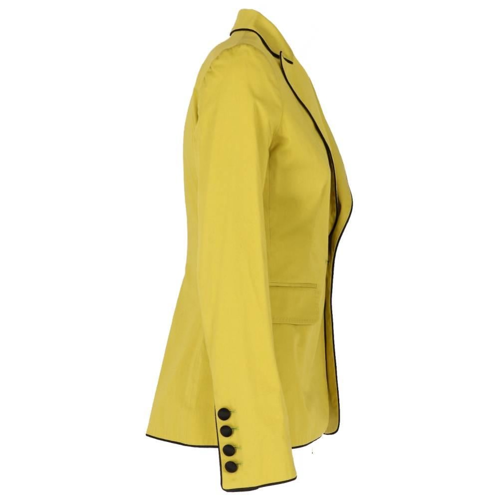 Moschino Cheap and Chic acid green cotton fitted blazer with black edges. Peak lapels collar, front single button fastening, buttoned cuffs, welt breast pocket and two front flapped pockets.
Made in Italy
Years: 90s

Size: 40 IT

Flat