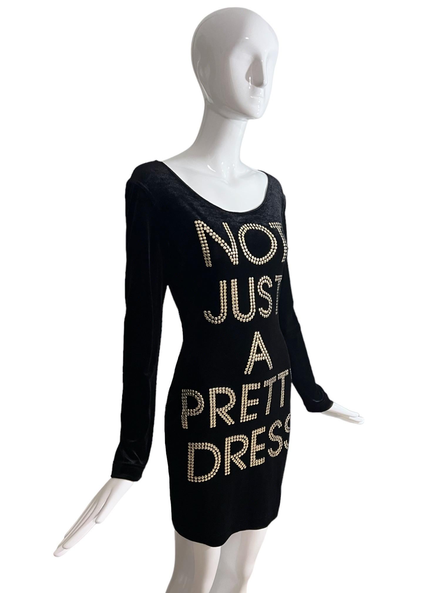 Robe cloutée Moschino Cheap & Chic « Not Just A Pretty Dress » des années 1990 Pour femmes en vente