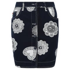 1990er Moschino Denim und Doily Minirock mit Neuheitsdruck