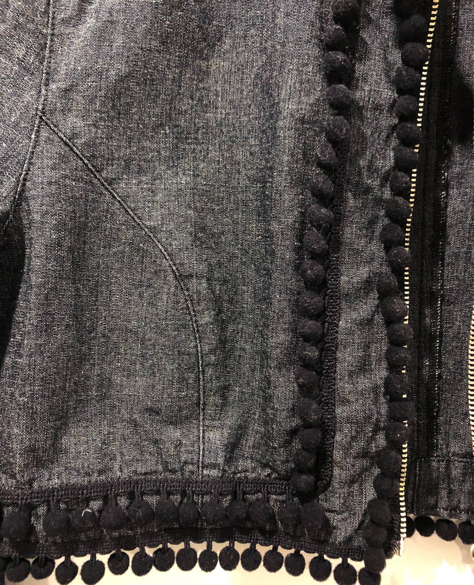 1990er Moschino Denim Pom Pom Bolero Kurzjacke Damen im Angebot