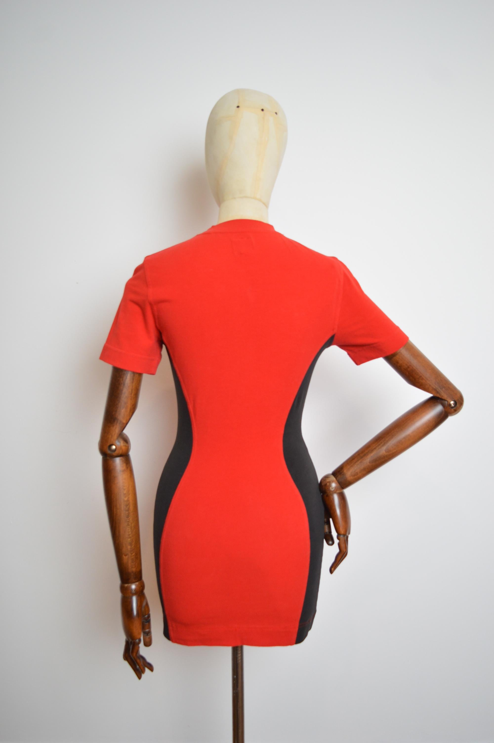 1990's MOSCHINO Don’t we need a Fashion Diet Slogan red Body con mini dress For Sale 2
