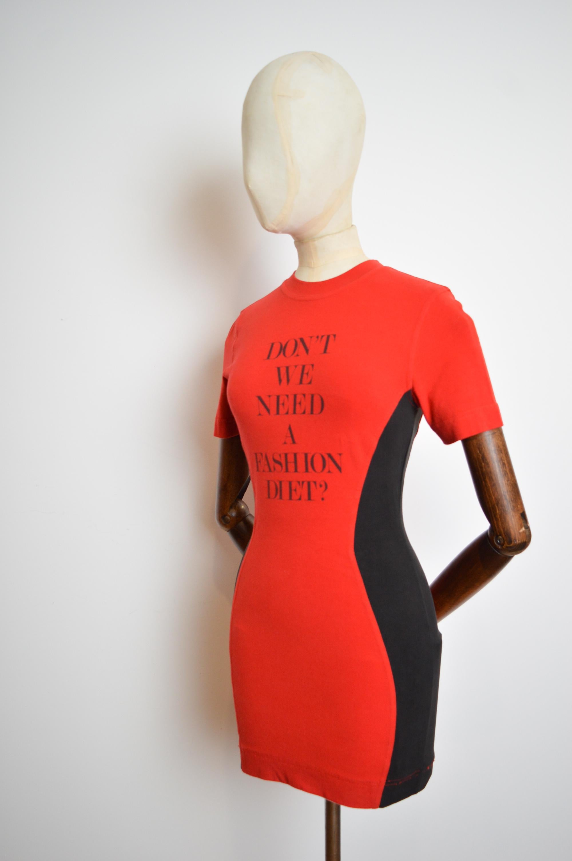 1990's MOSCHINO Don’t we need a Fashion Diet Slogan red Body con mini dress For Sale 4