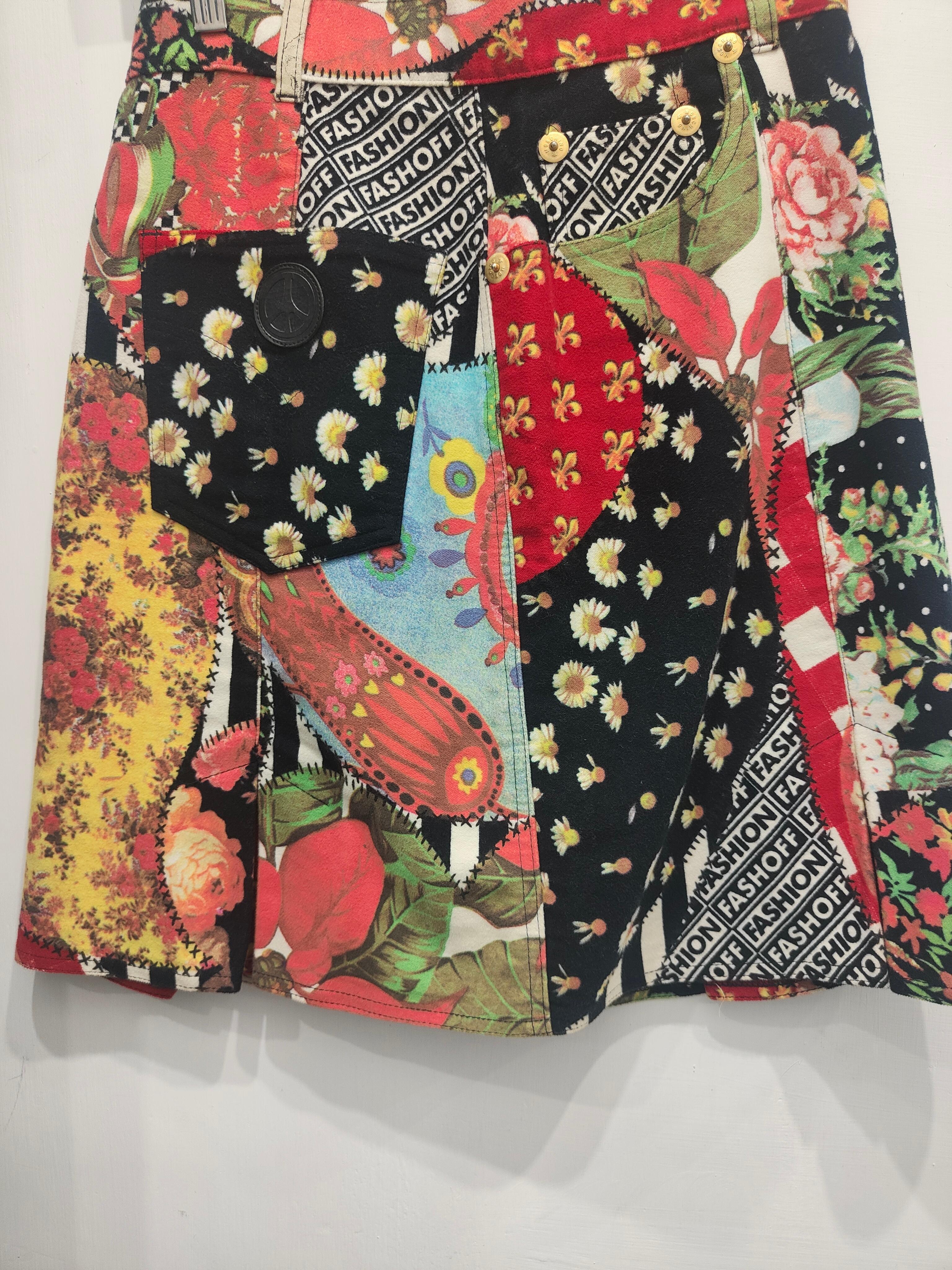 Falda multicolor Moschino FashOn FashOff de los años 90 en venta 3