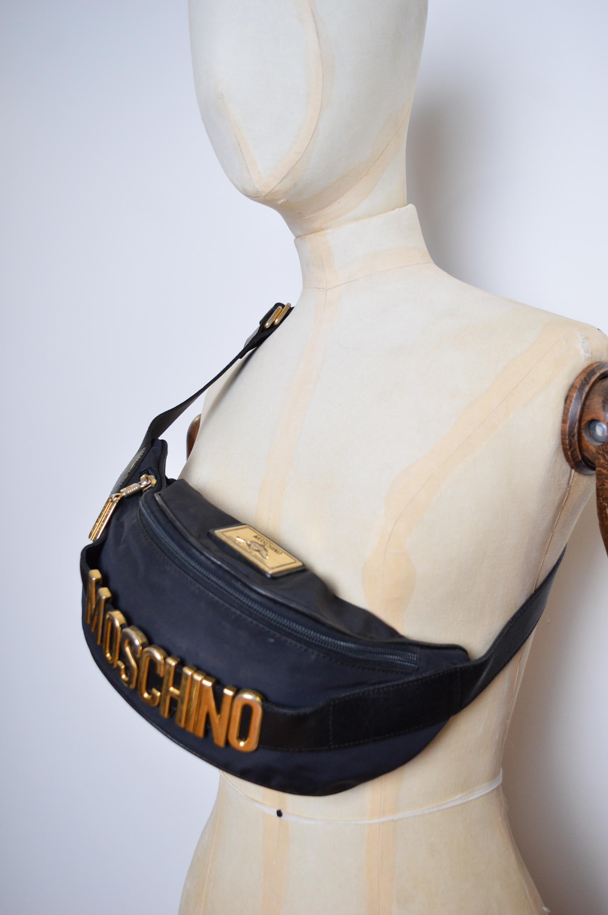 1990's Moschino Gold letter spell out Fanny Pack Black & Gold Bum Bag en vente 1