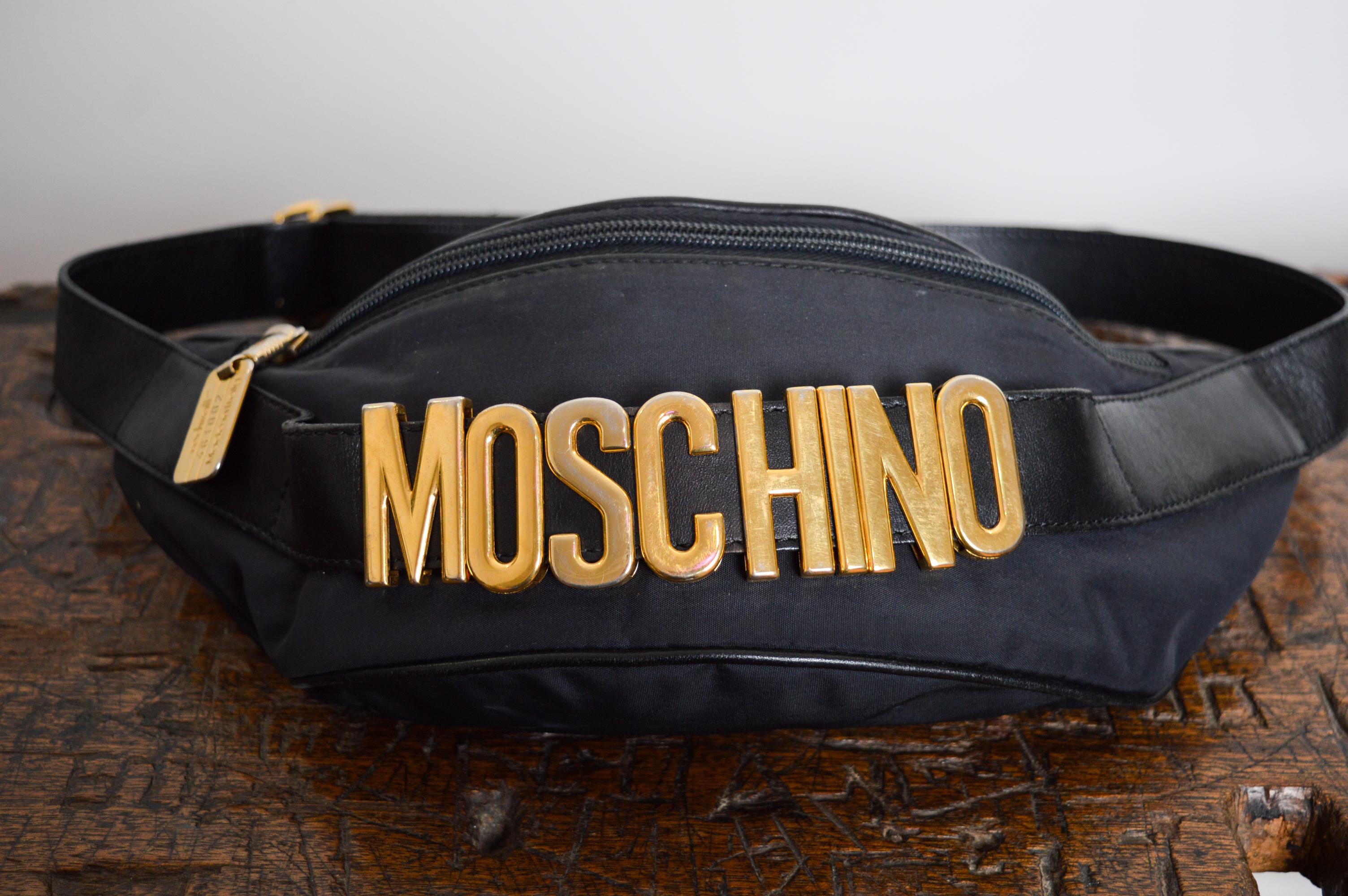 1990's Moschino Gold letter spell out Fanny Pack Black & Gold Bum Bag en vente 2