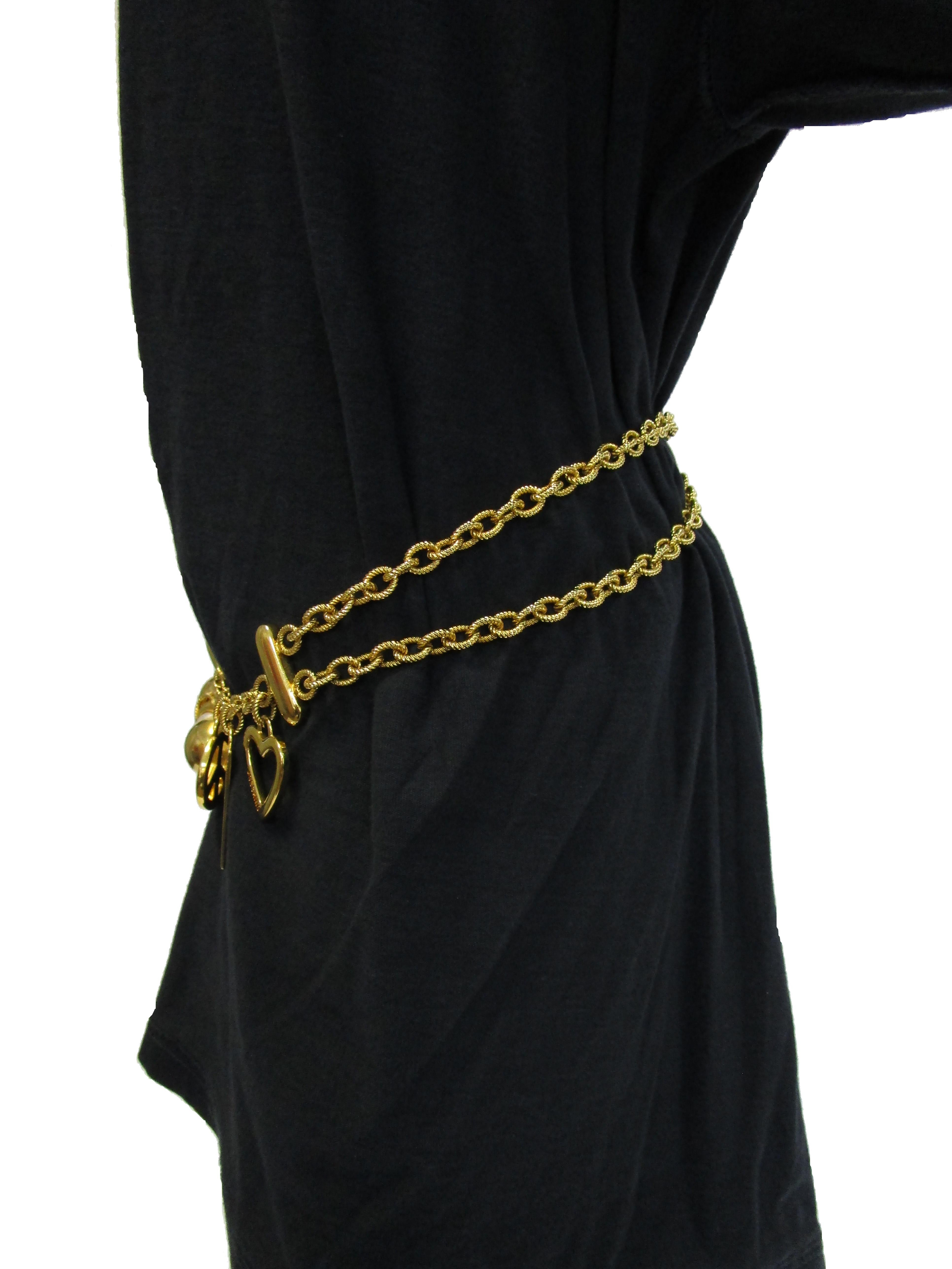 1990’s Moschino Iconic Gold Link Charm Belt In Excellent Condition For Sale In Houston, TX