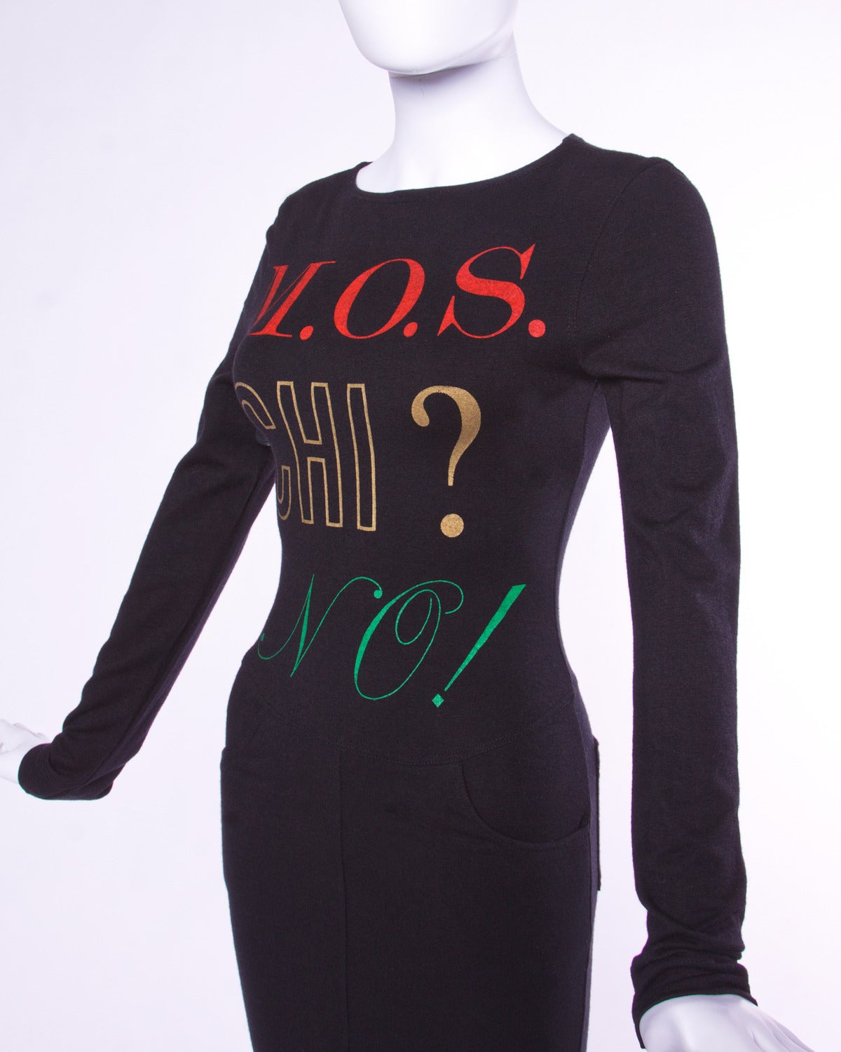 Moschino Jeans - Robe à manches longues vintage avec imprimé graphique « M.O.S. CHI? NO! » NO! » Robe à manches longues Pour femmes en vente