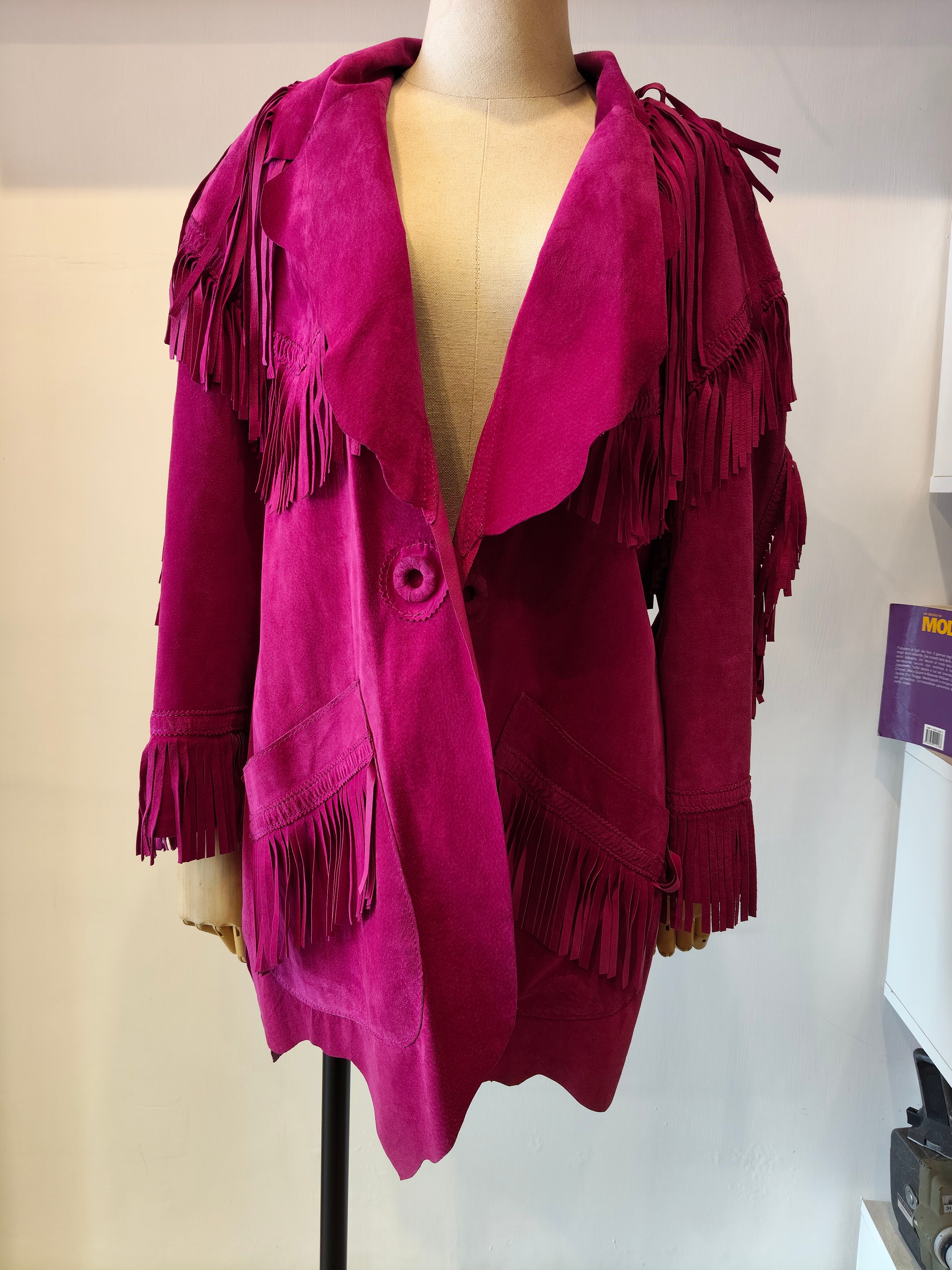 Moschino Leather Jacket
Vintage
From the 1990's Collection
Pink
Fringe Trim Accent & Collarless
Patch Pockets & Open Front
Totally made in italy