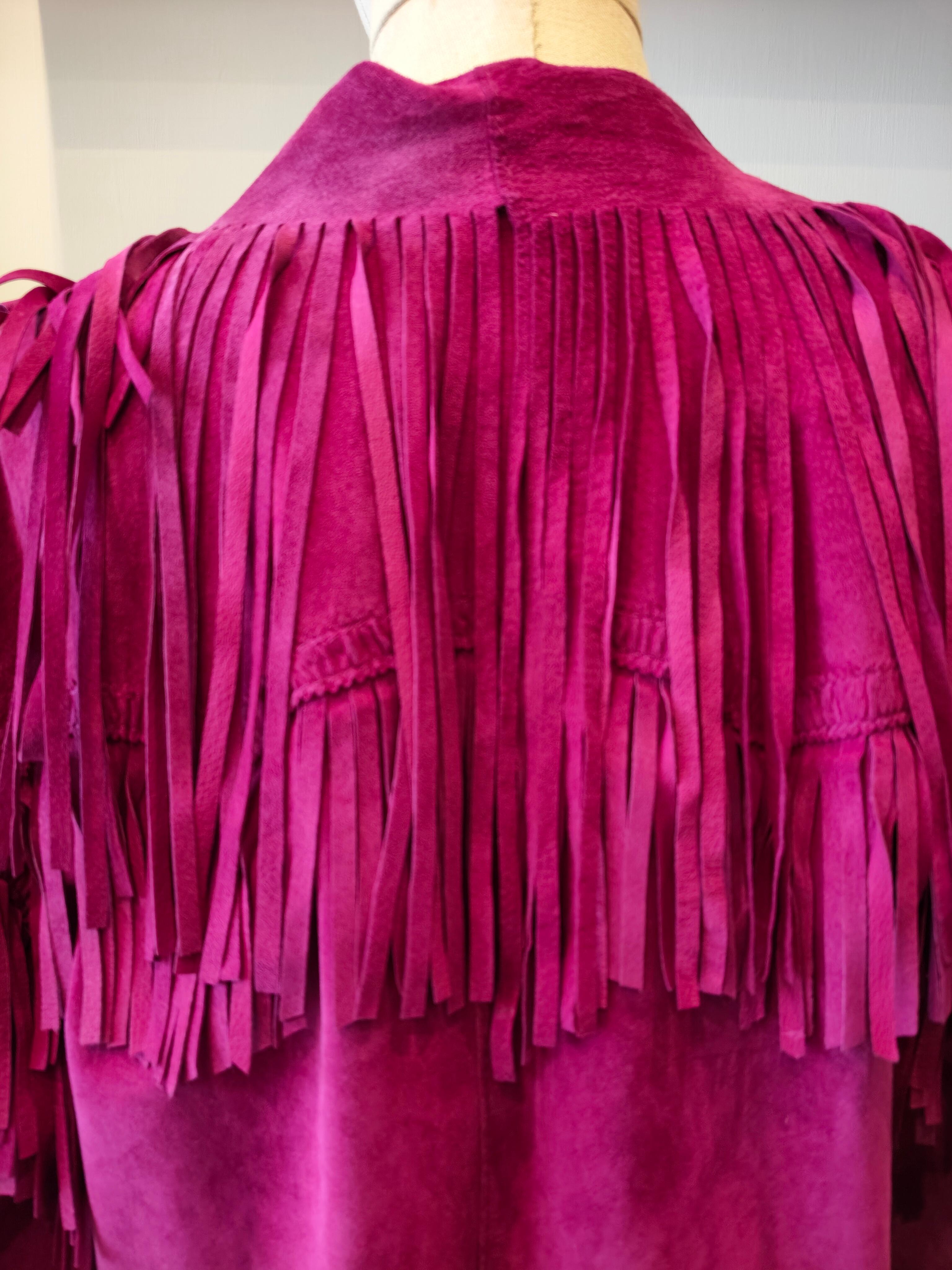 Violet 1990 Moschino Veste en cuir à franges en vente