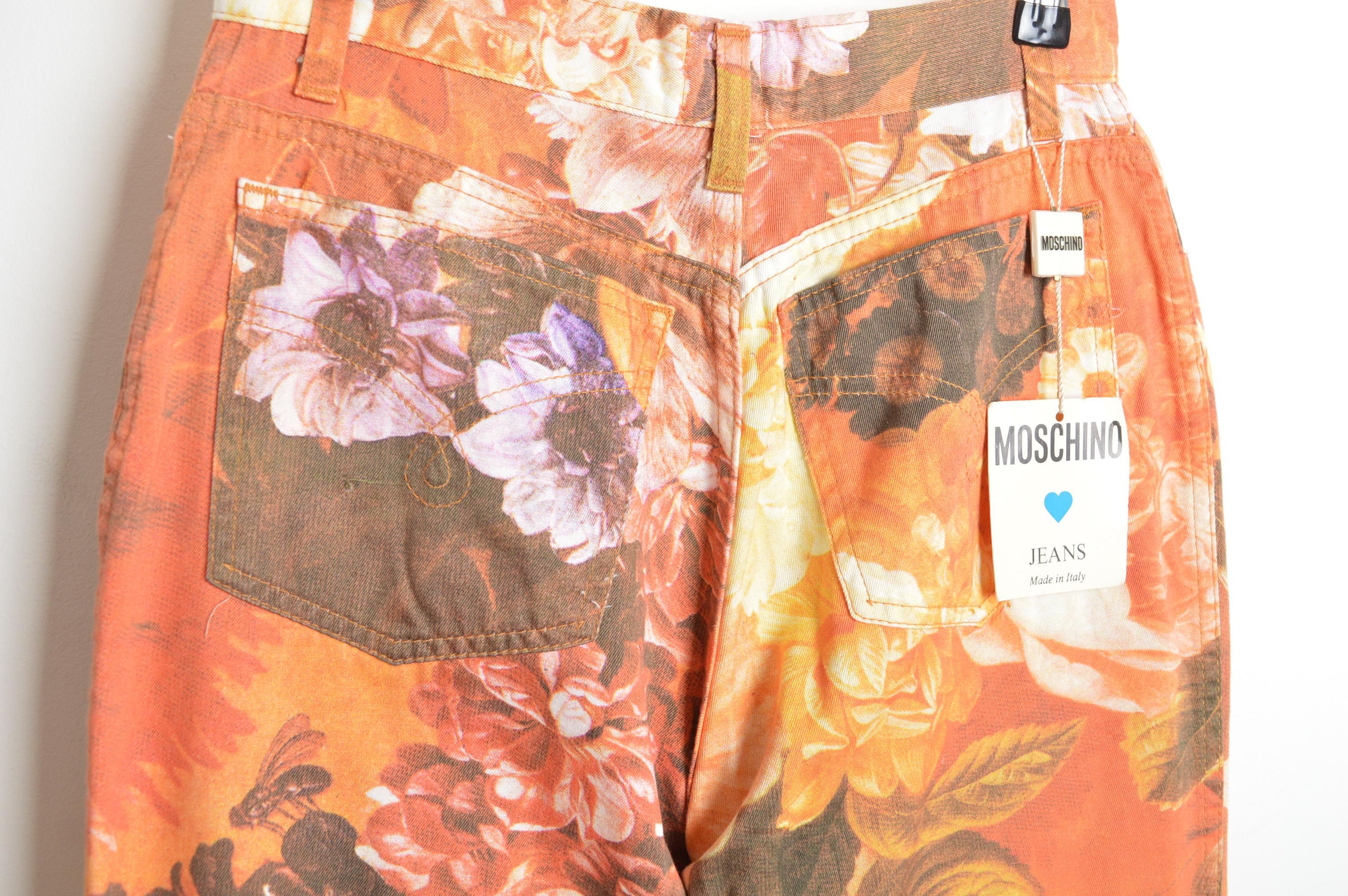 1990er Moschino Pfirsich Orange Blumendruck High Waisted Jeans im Angebot 6