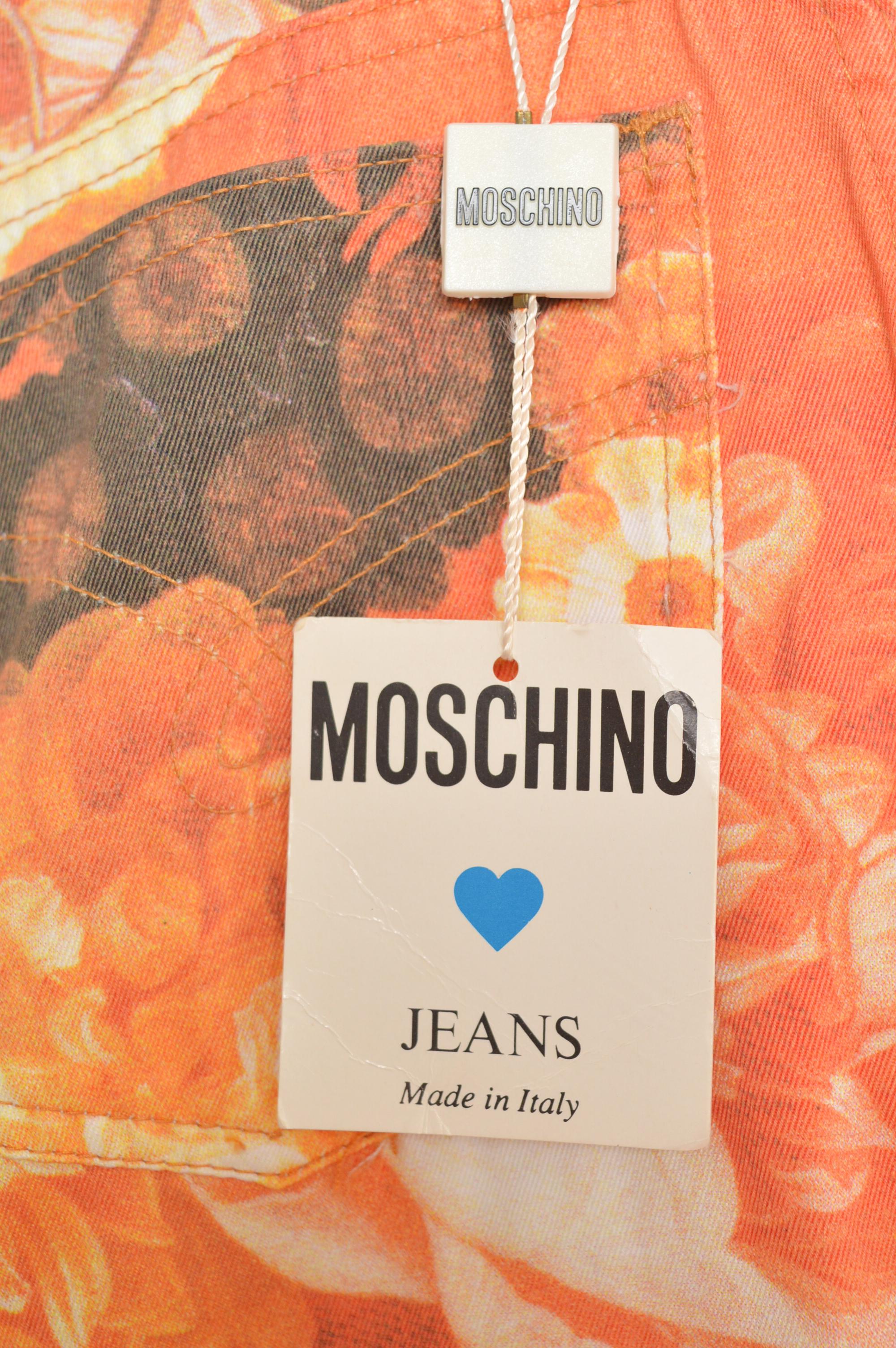 1990er Moschino Pfirsich Orange Blumendruck High Waisted Jeans im Angebot 8