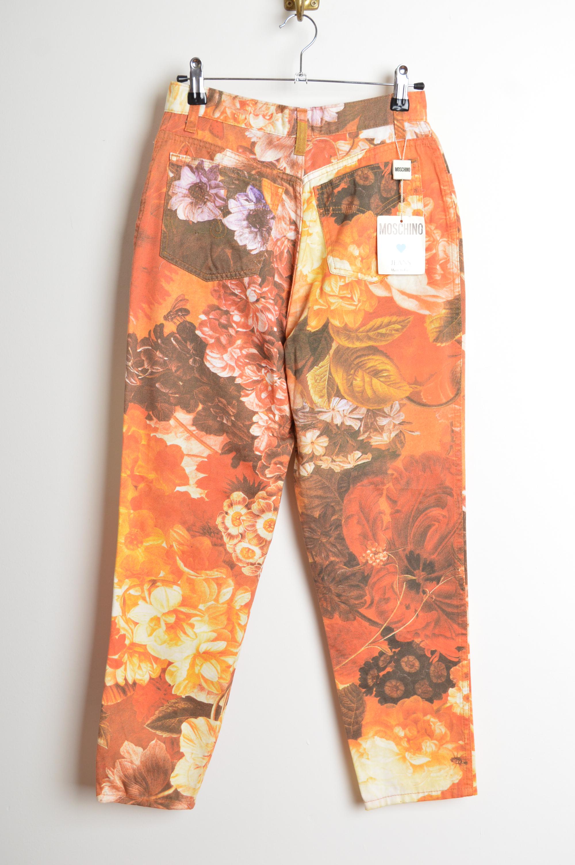 1990er Moschino Pfirsich Orange Blumendruck High Waisted Jeans im Angebot 5