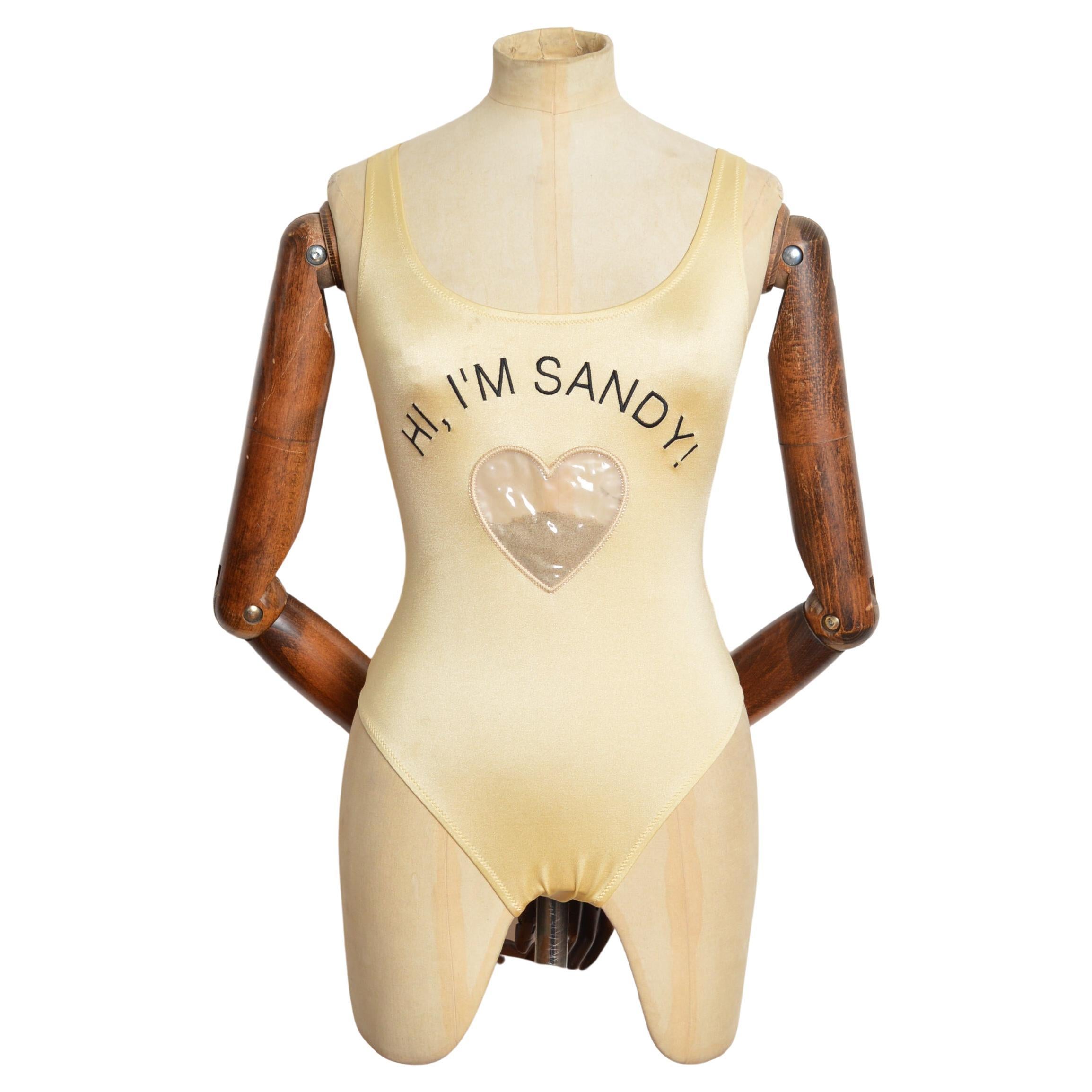 1990
s Moschino Playful Kitsch Sandy Beige ein Stück Badeanzug - Badeanzug im Angebot