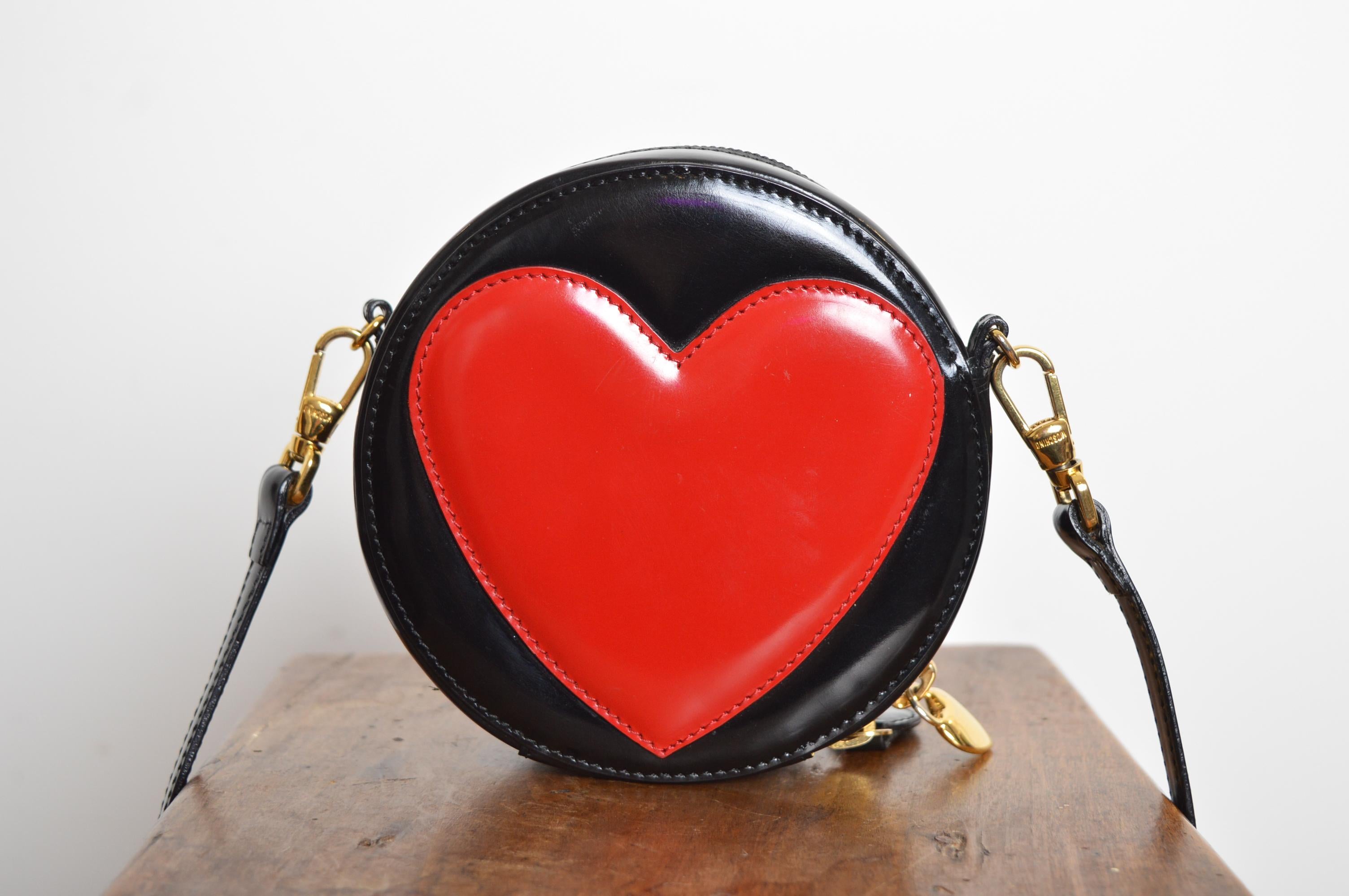 Mini Minaudière circulaire Love Heart rouge de Moschino 1990 - Sac à main en vente 5