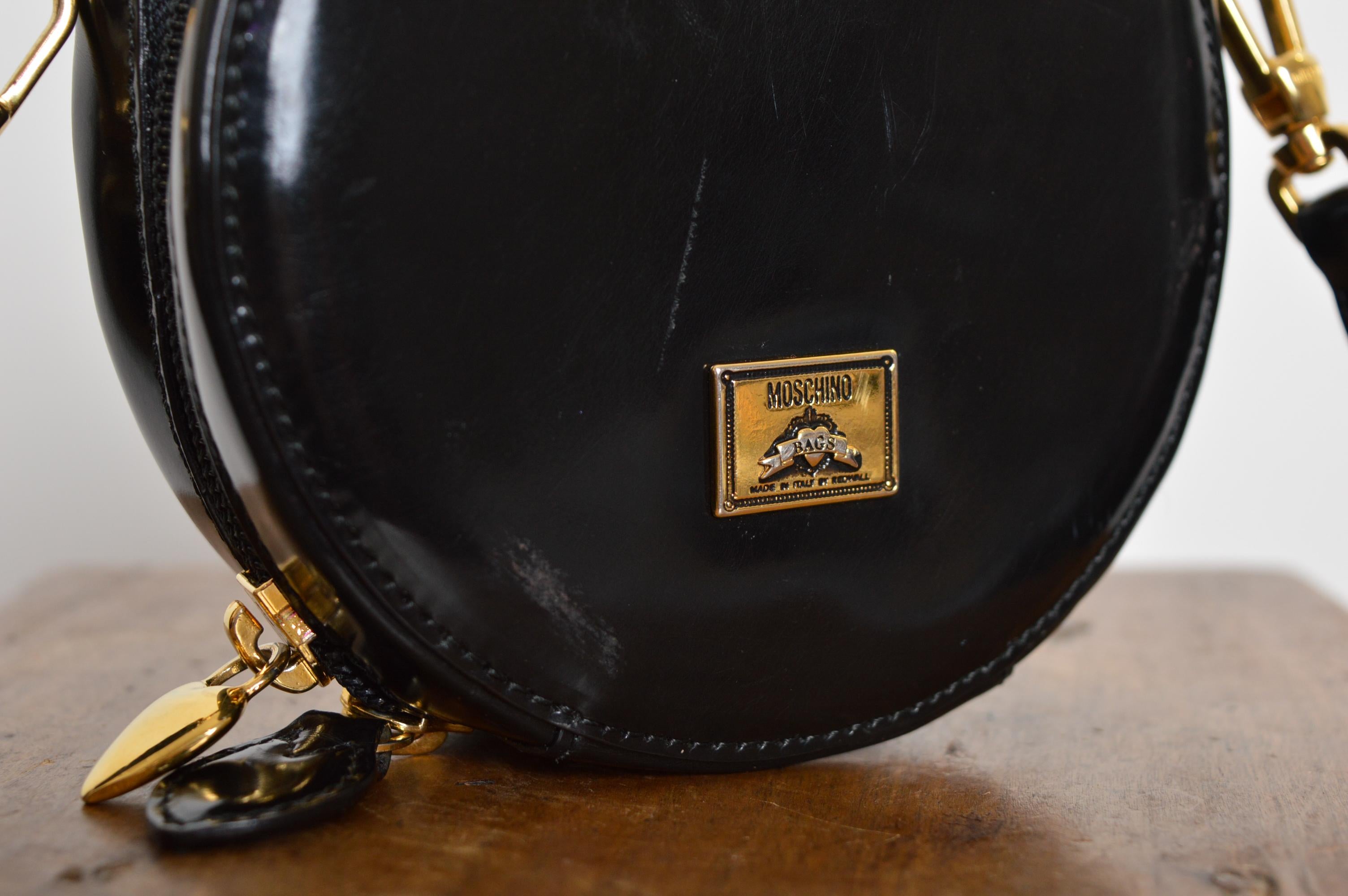 Mini Minaudière circulaire Love Heart rouge de Moschino 1990 - Sac à main en vente 9