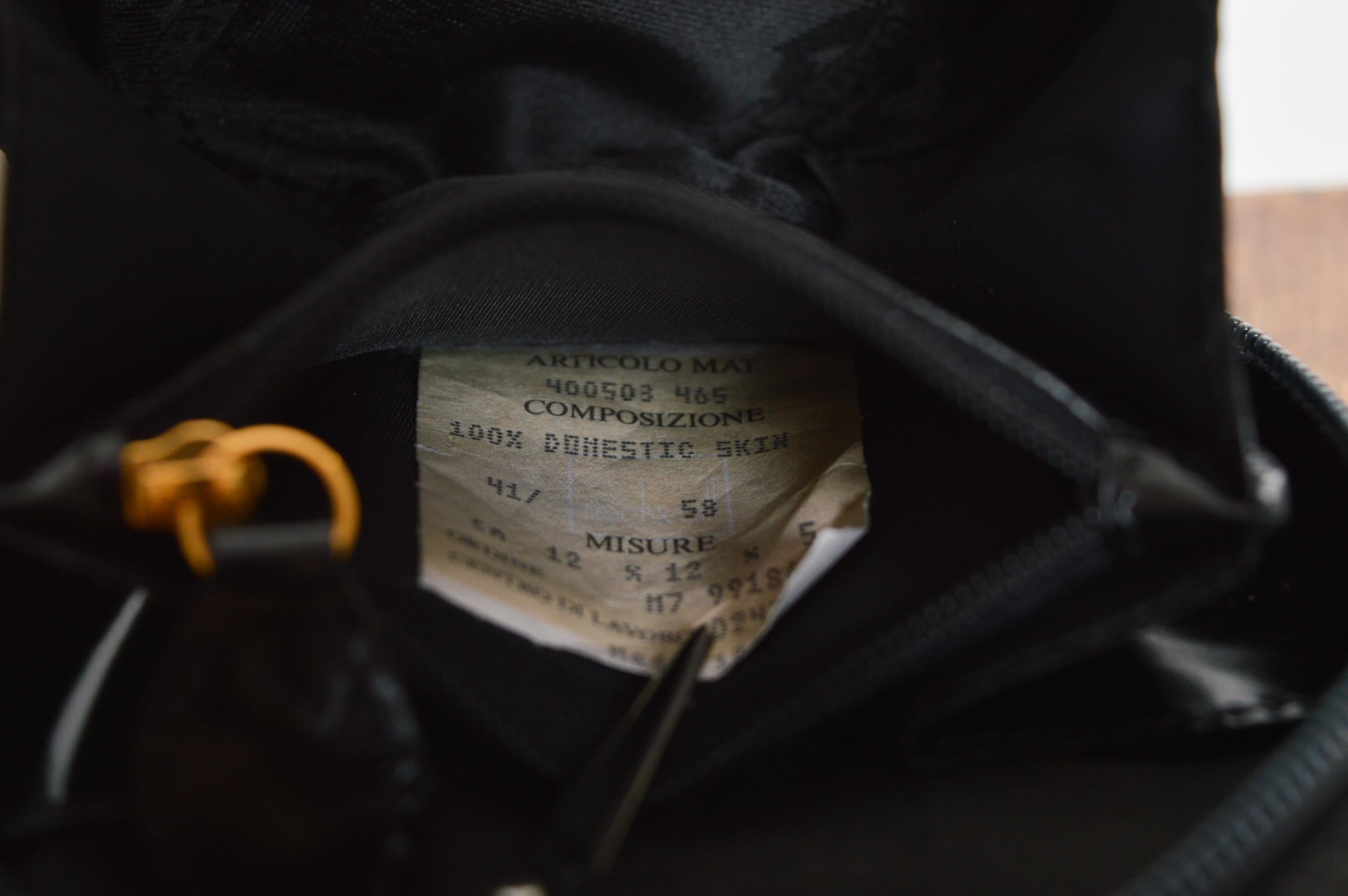 Mini Minaudière circulaire Love Heart rouge de Moschino 1990 - Sac à main en vente 10