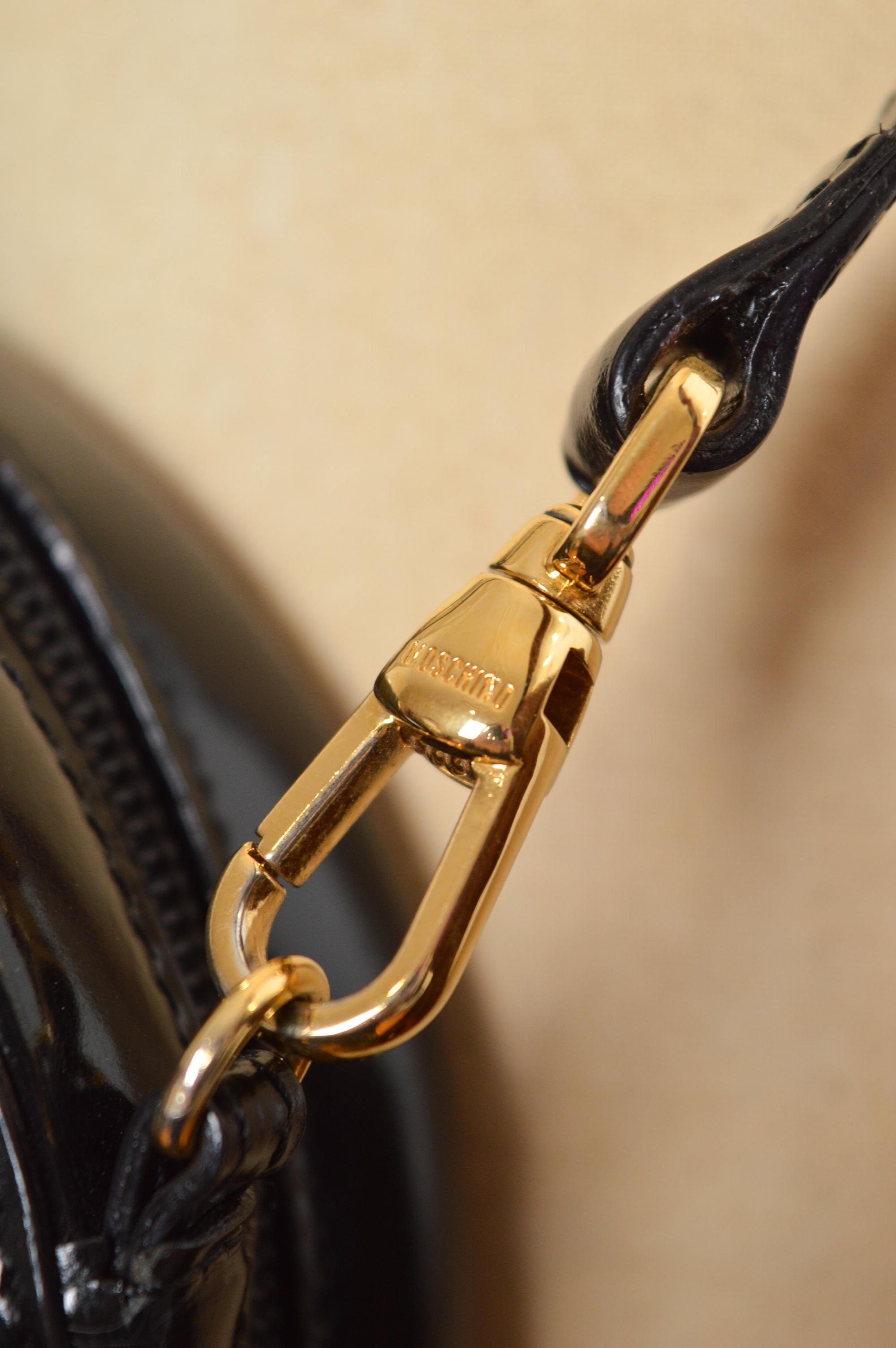 Mini Minaudière circulaire Love Heart rouge de Moschino 1990 - Sac à main en vente 12