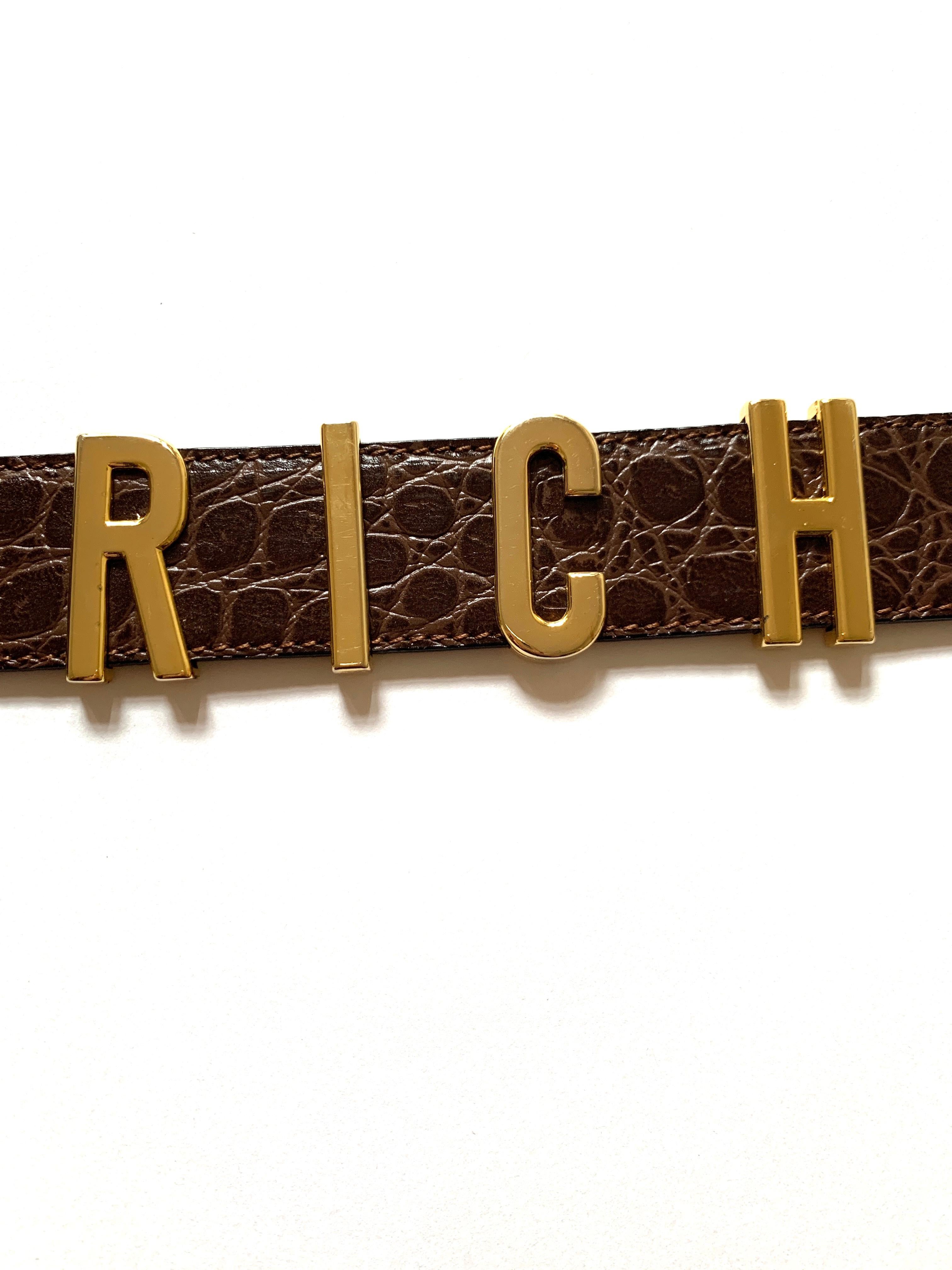 Women's 1990s Moschino Redwall Belt I Am Rich in Gold Letters on Brown Embossed Leather For Sale