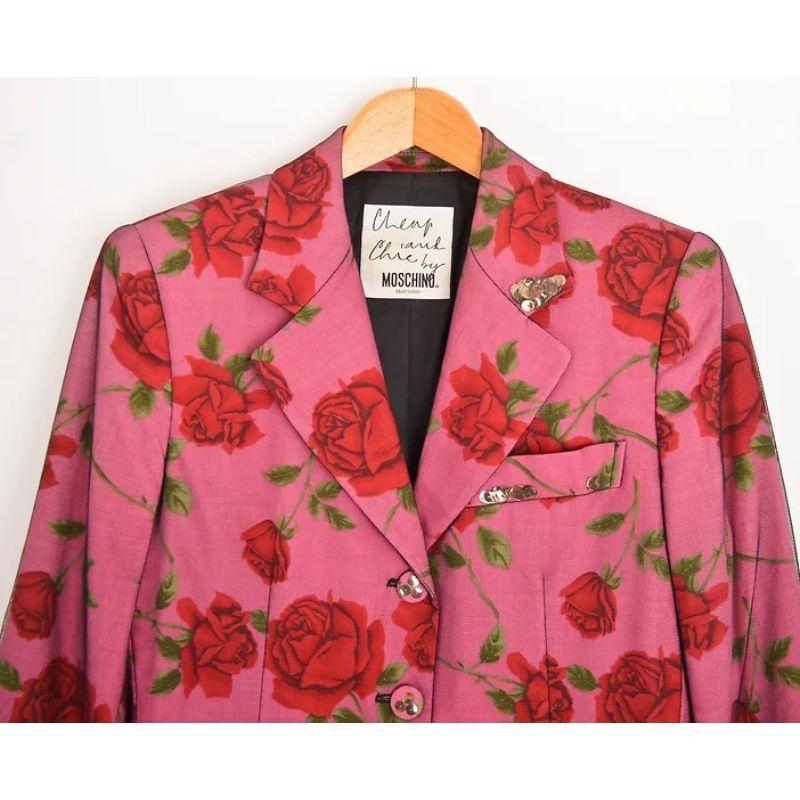 Early 1990's Vintage 'Cheap & Chic' label, Moschino 'Rose' patterned button down Blazer, with shimmery sequins encased between a pink floral material with a black mesh over-layer. 

MADE IN ITALY !

Features:
Central line button closure
Exterior