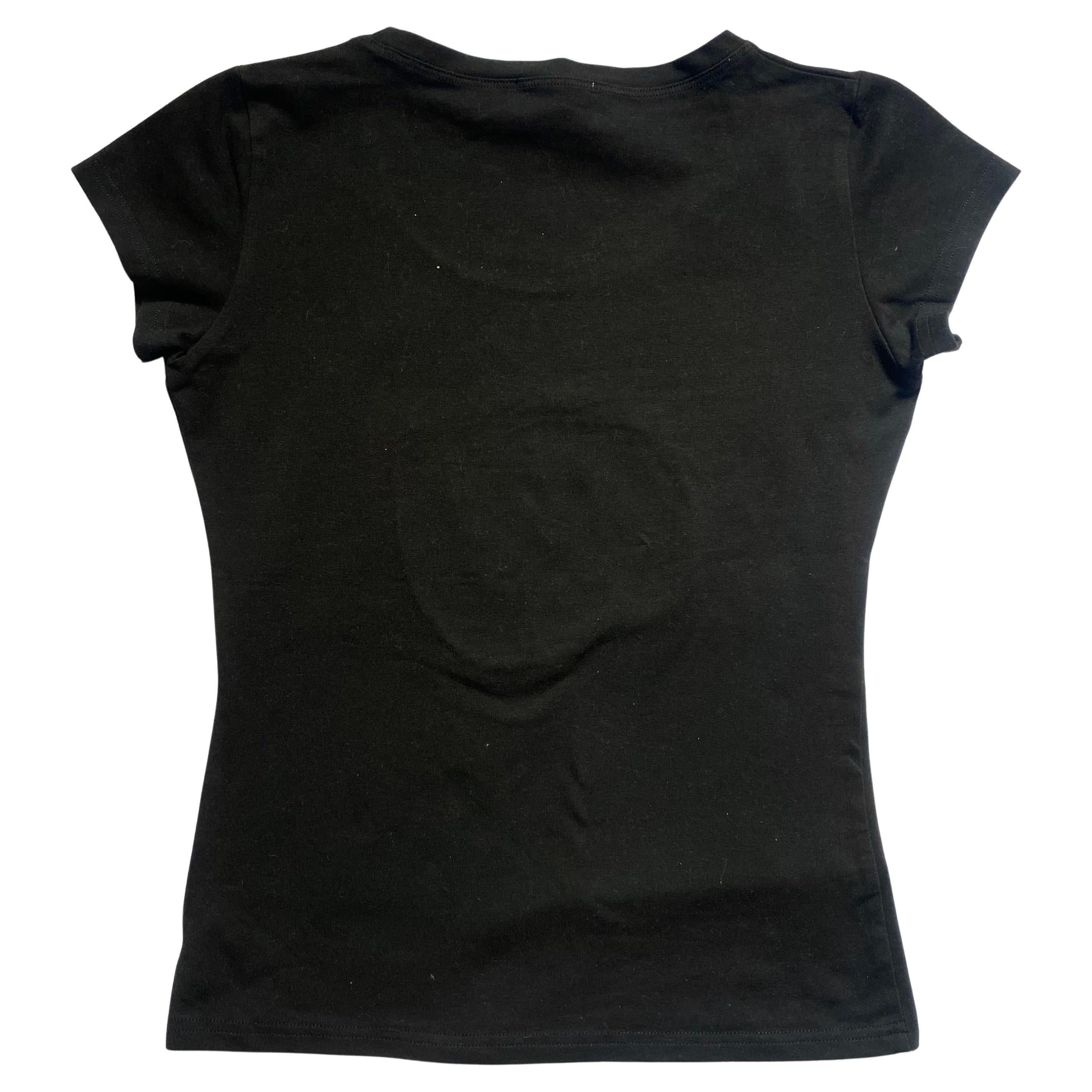 T-shirt vintage MOSCHINO Sequin Panda, cotone nero,  Stampa panda con dettagli in paillettes in bianco e nero 
Prodotto in Italia
Condit: vintage, come nuovo
Taglia: 42(IT) - 10(UK) - 2/4 USA