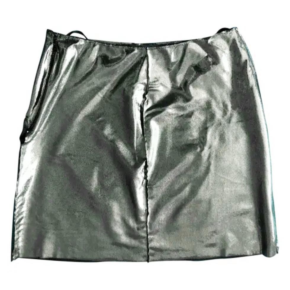Silver spandex skirt from Moschino Cheap and Chic , high waisted with silver metallic effect, Made in Italy 

Size: 40 (IT) - 0-2 (USA) - 8 (UK)
Condition: 1990s, vintage, like new condition