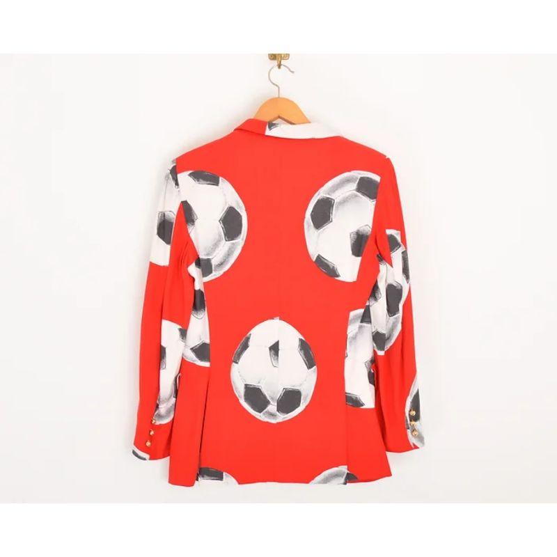 Moschino blazer rouge imprimé « football » des années 1990 Pour femmes en vente