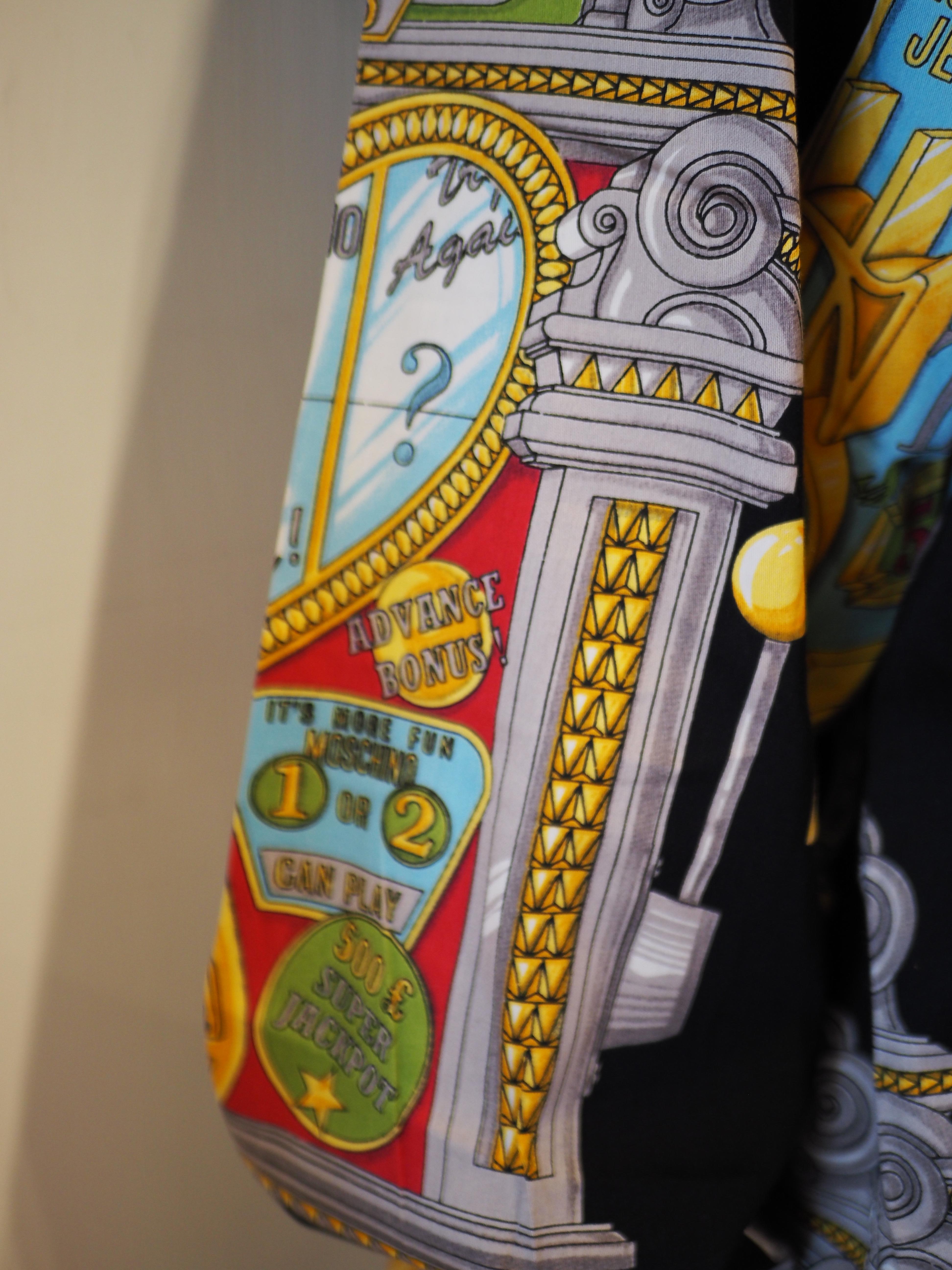 1990er Moschino Vintage ikonisches Slotter Casino mehrfarbiges Hemd im Angebot 1