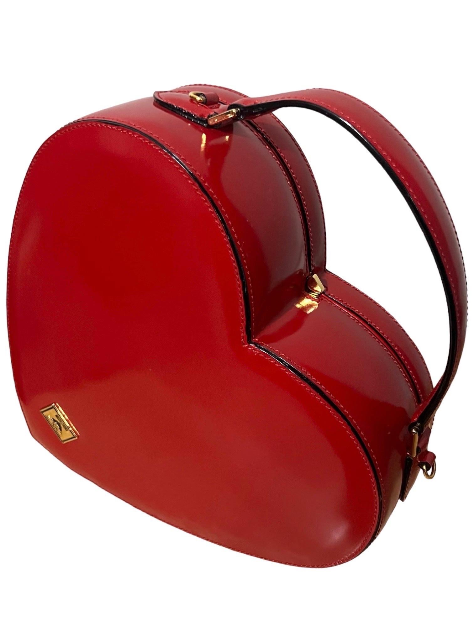 1990’s Moschino Vintage Red Leather Heart Bag seen on The Nanny In Excellent Condition For Sale In Concord, NC
