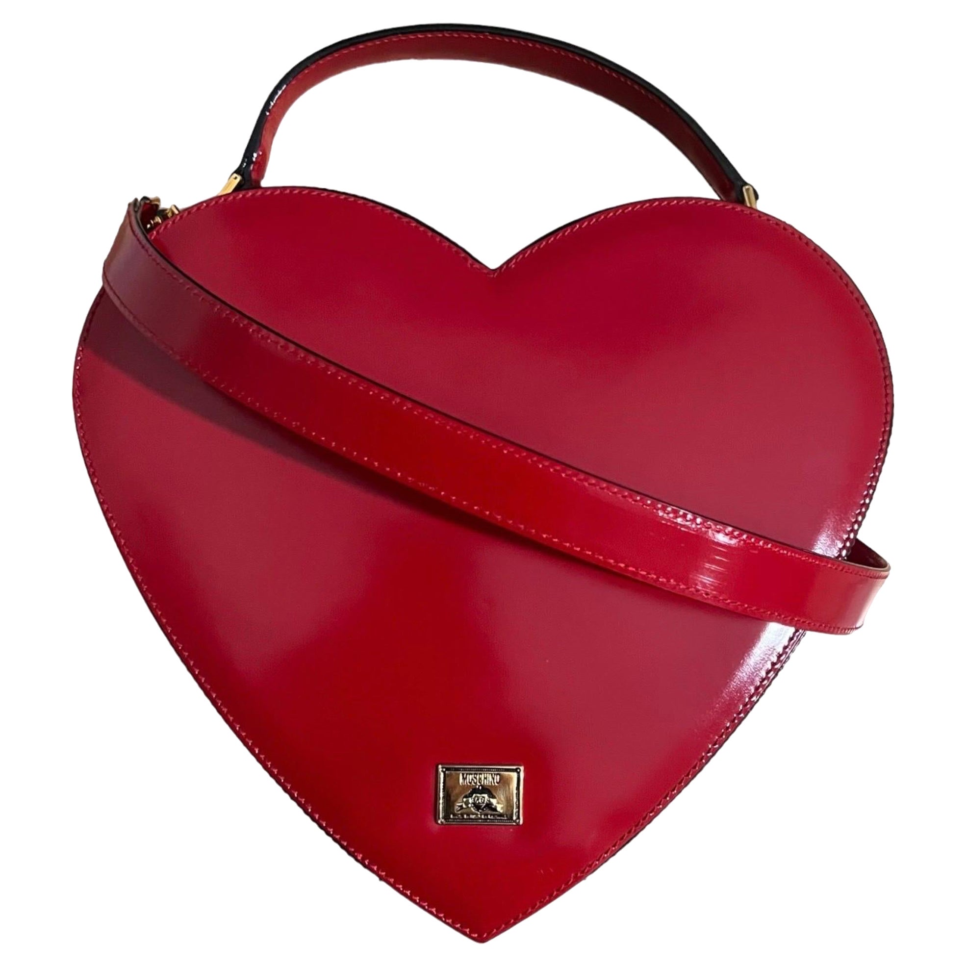 Bolso Moschino vintage de piel roja con corazón de los años 90 visto en La niñera