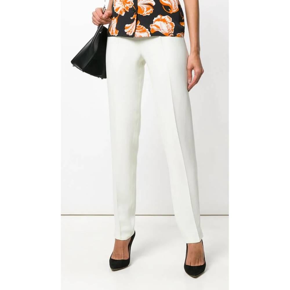 Moschino trousers in white acetate and rayon blend, with high waist, side closure, front crease and slits on the bottom.

Years: 90s

Made in Italy

Size:  44 IT

Linear measures

Waist: 34 cm
Hips: 48 cm
Internal leg: 87 cm