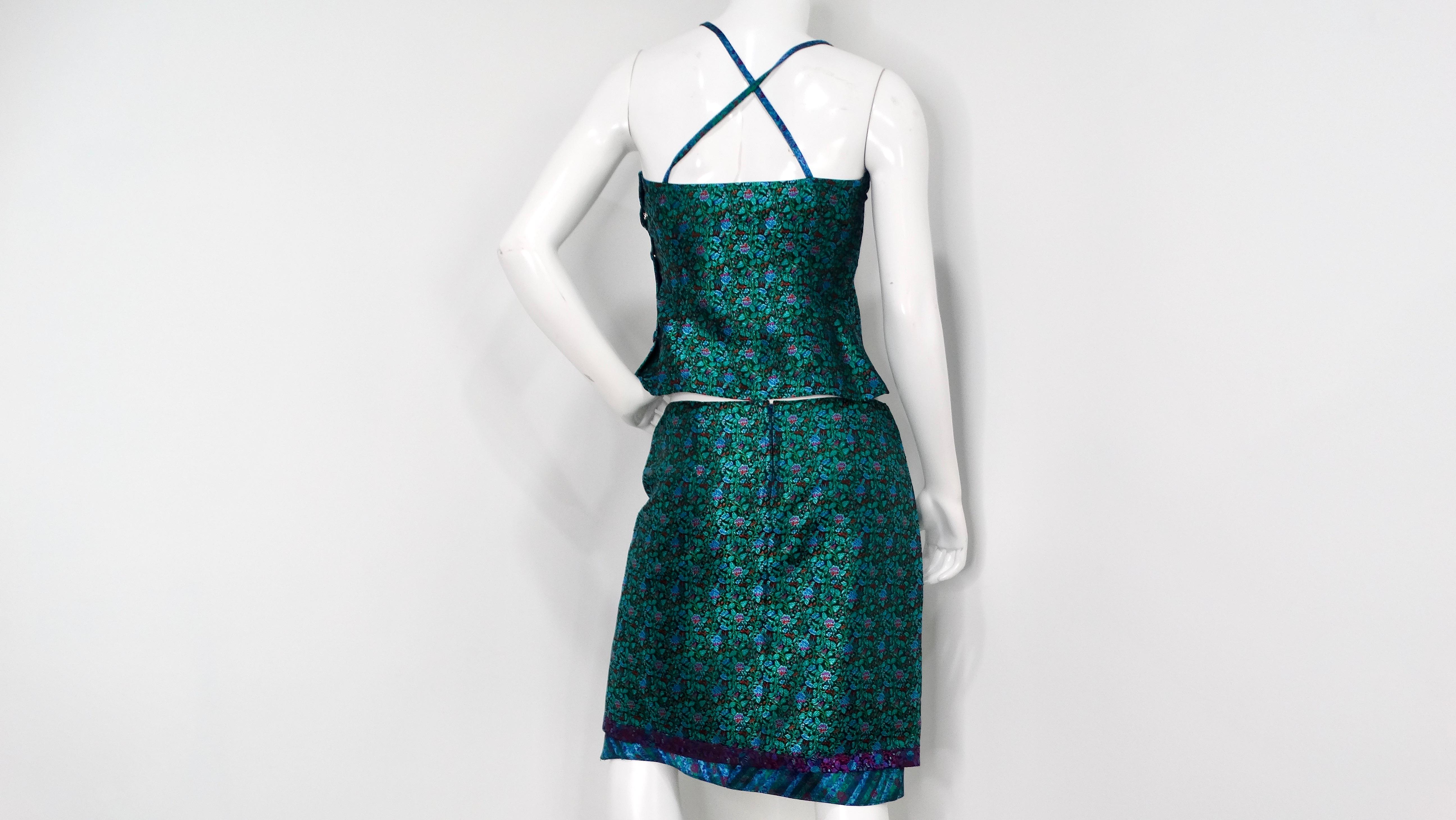 Set top e gonna in broccato con stampa floreale multicolore degli anni '90 in vendita 1