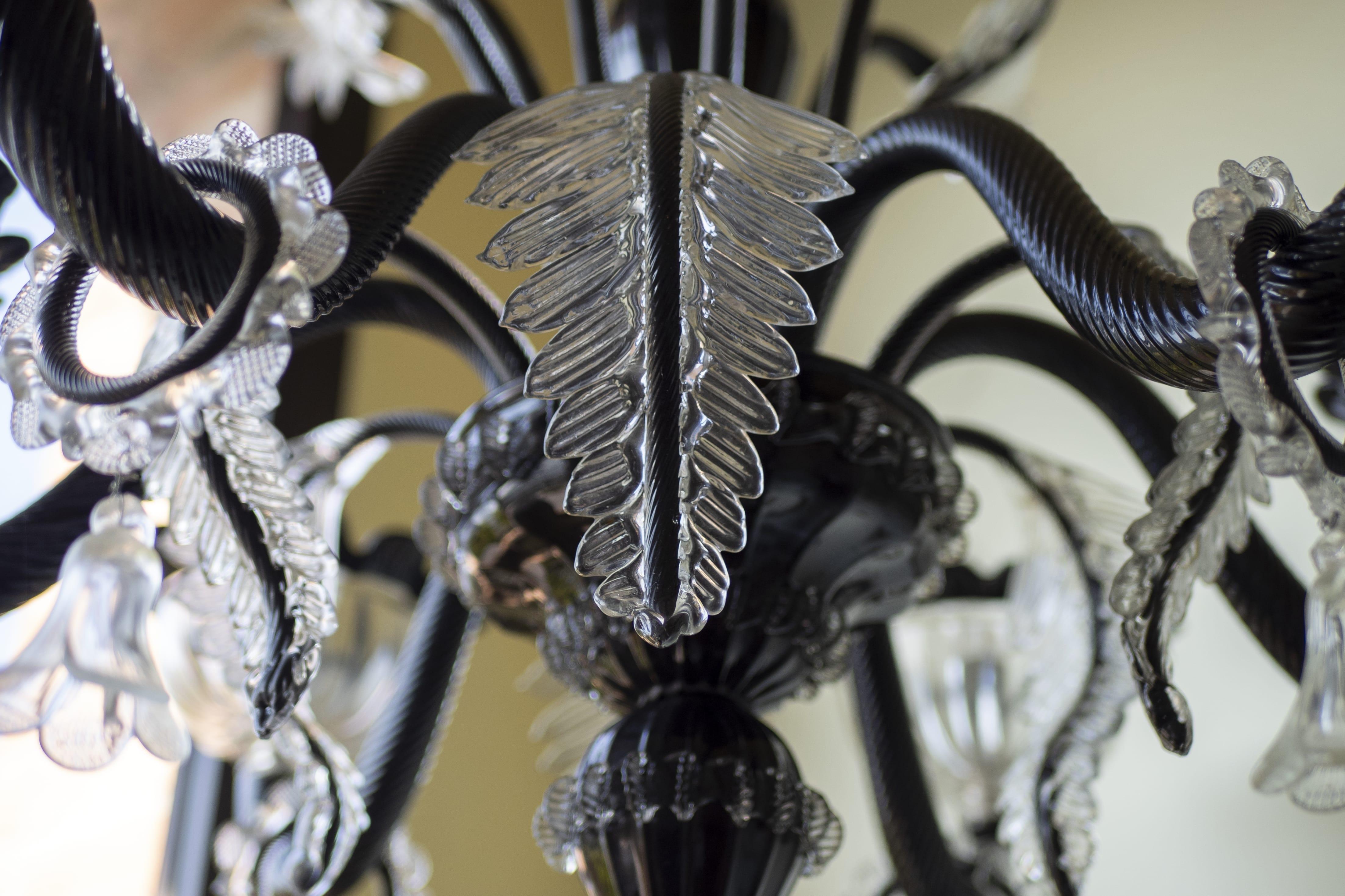 1990s Murano glass chandelier handcrafted by Italian artisans In Excellent Condition For Sale In Saonara, IT