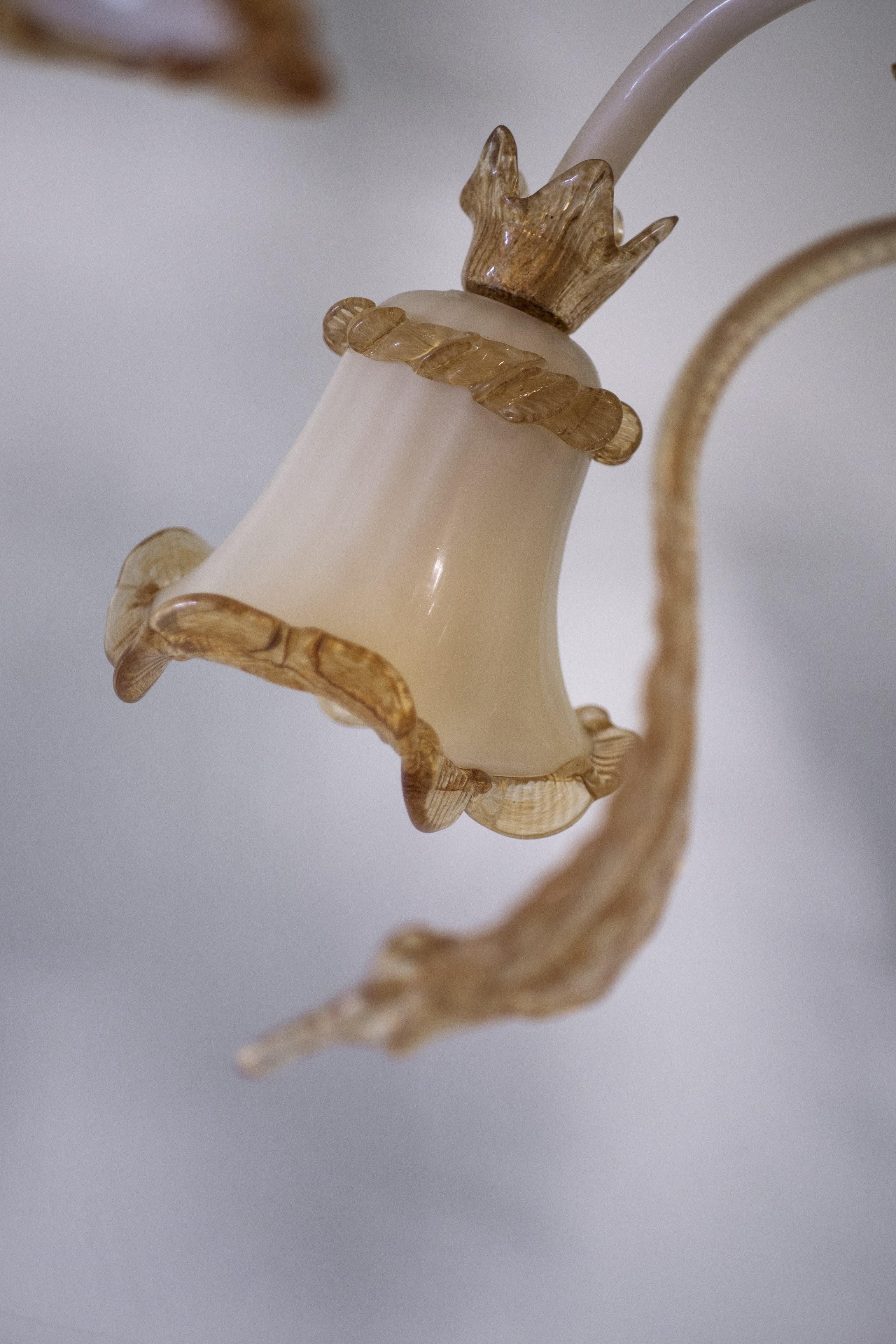 Italiano Lampadario in vetro di Murano degli anni '90 realizzato a mano da artigiani italiani in vendita