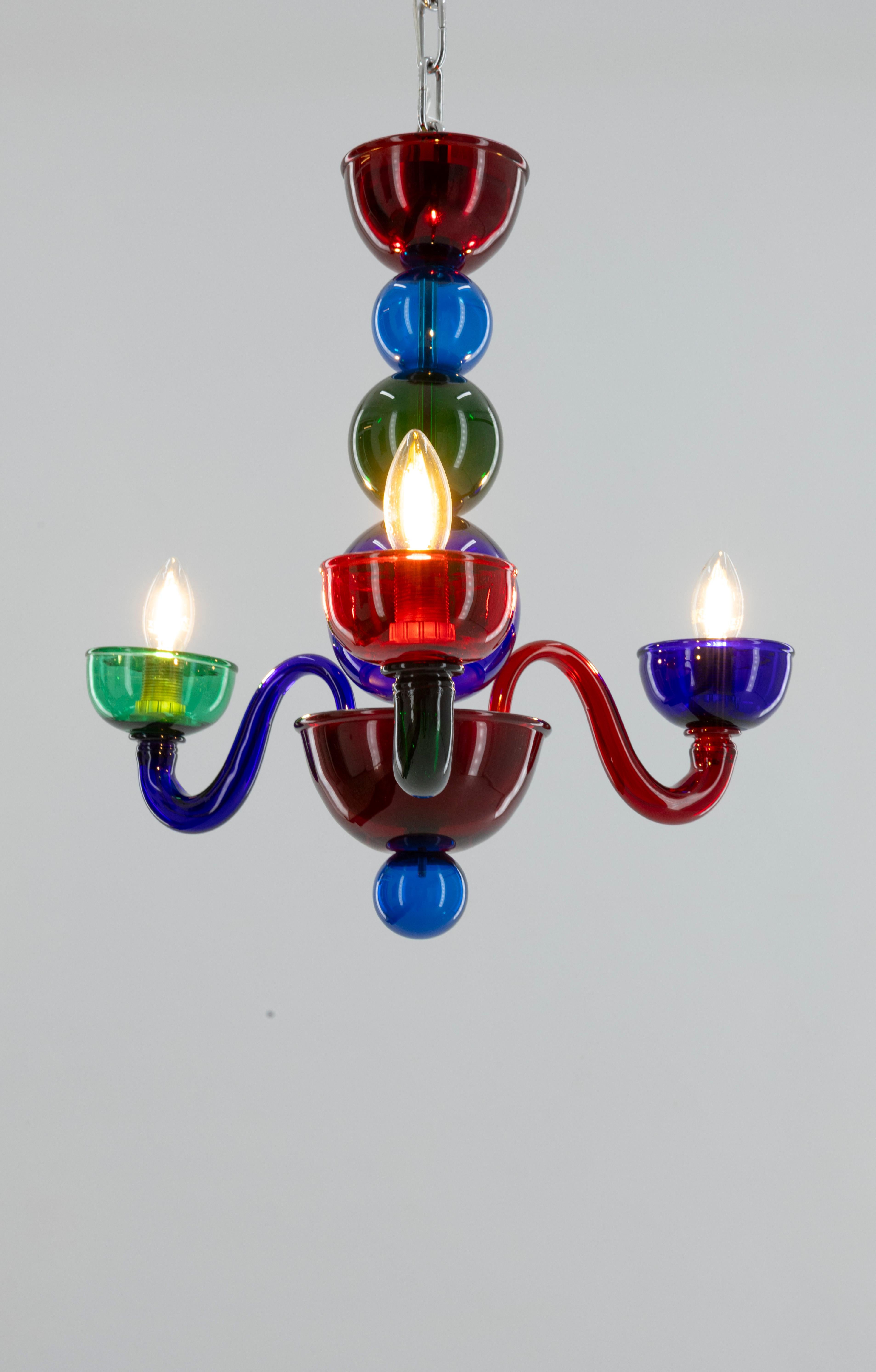 1990s Murano Glass Chandelier Spherical Design Ruby & Multicolored accent For Sale 3