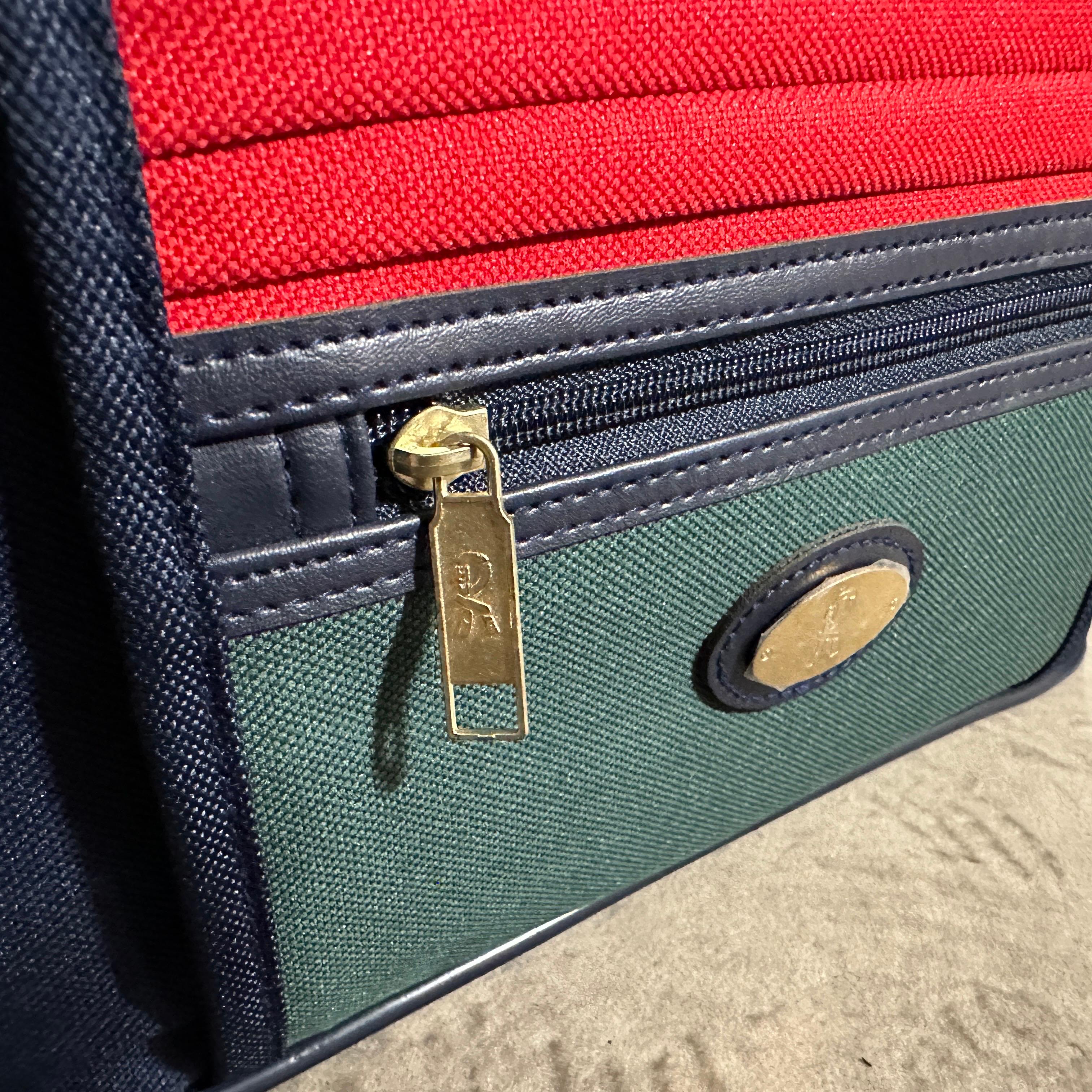 1990 Trousse de beauté en tissu et cuir, jamais utilisée, par Roberta Di Camerino en vente 6