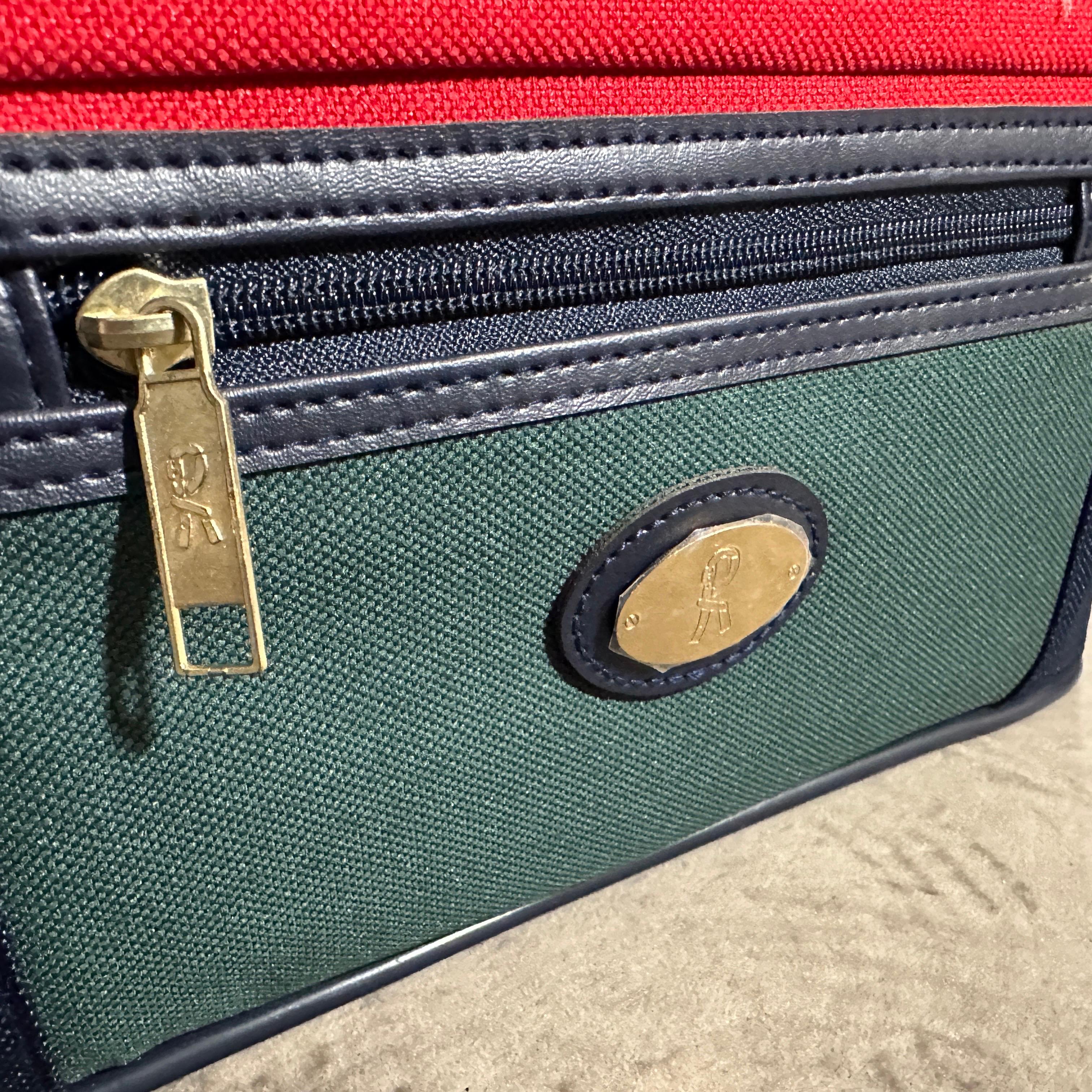 1990 Trousse de beauté en tissu et cuir, jamais utilisée, par Roberta Di Camerino en vente 8