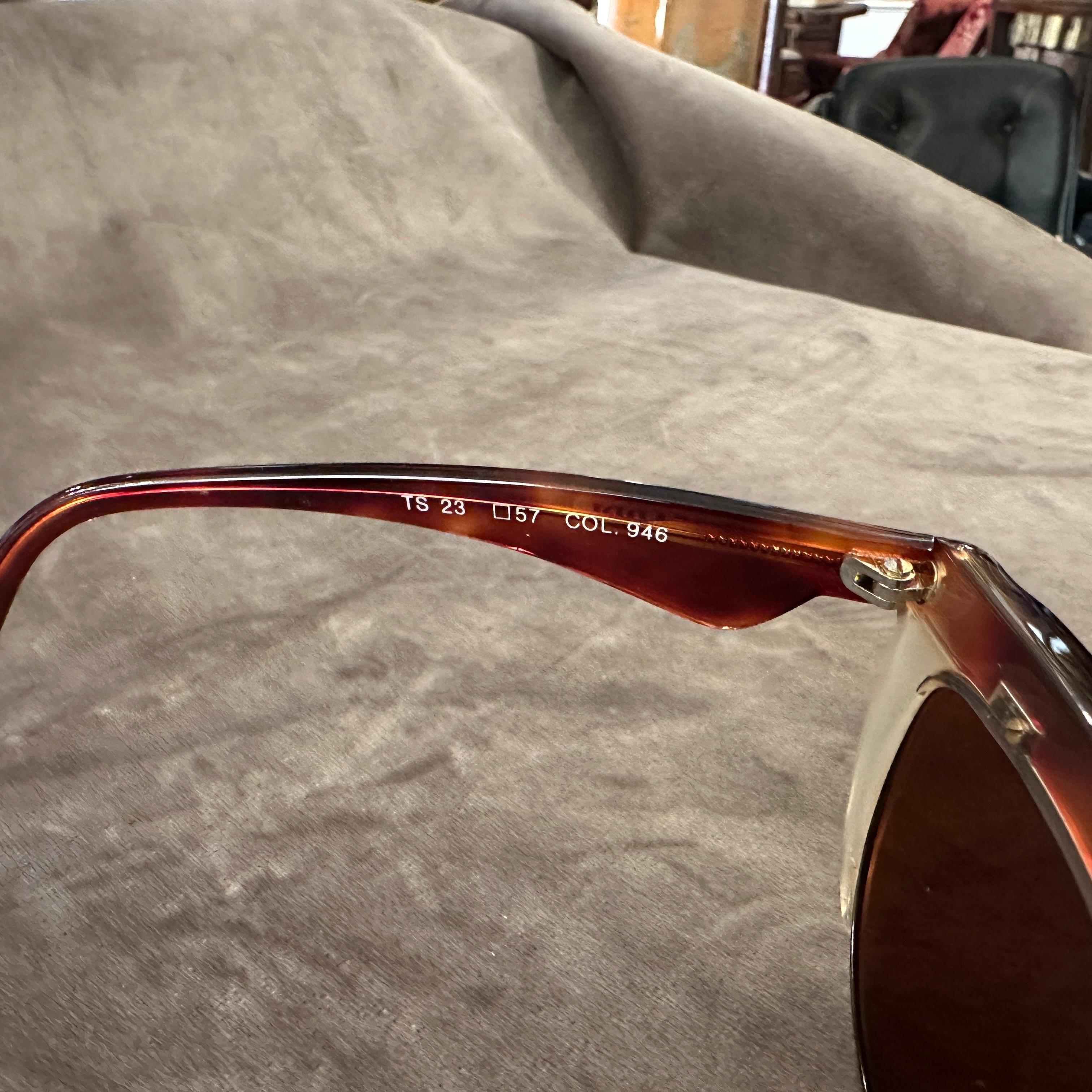 Marron 1990 Newer Worn High Quality Italian Sunglasses by Trussardi en vente